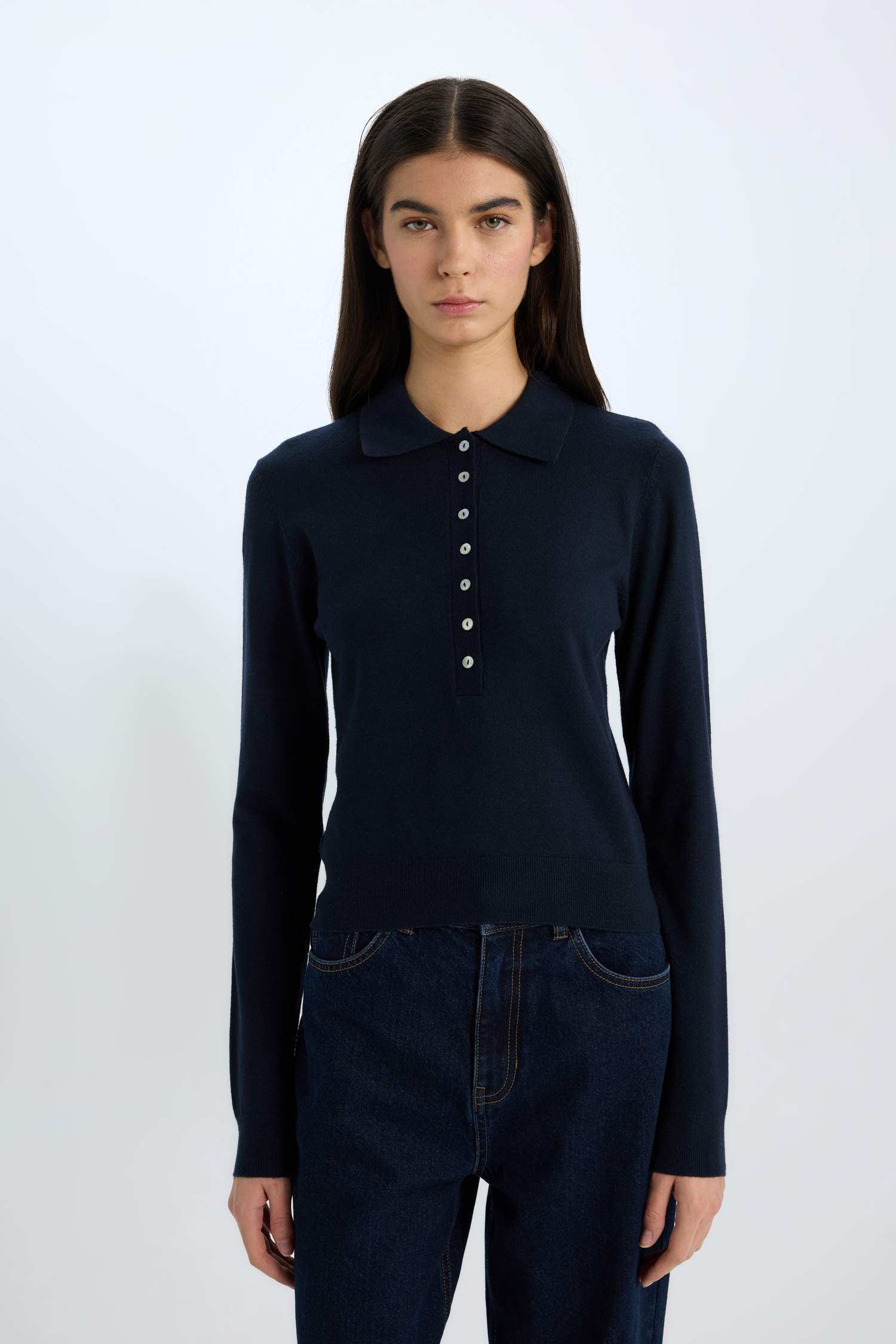 بلوفر تريكو بيزك سادة قصة عادية بياقة بولو