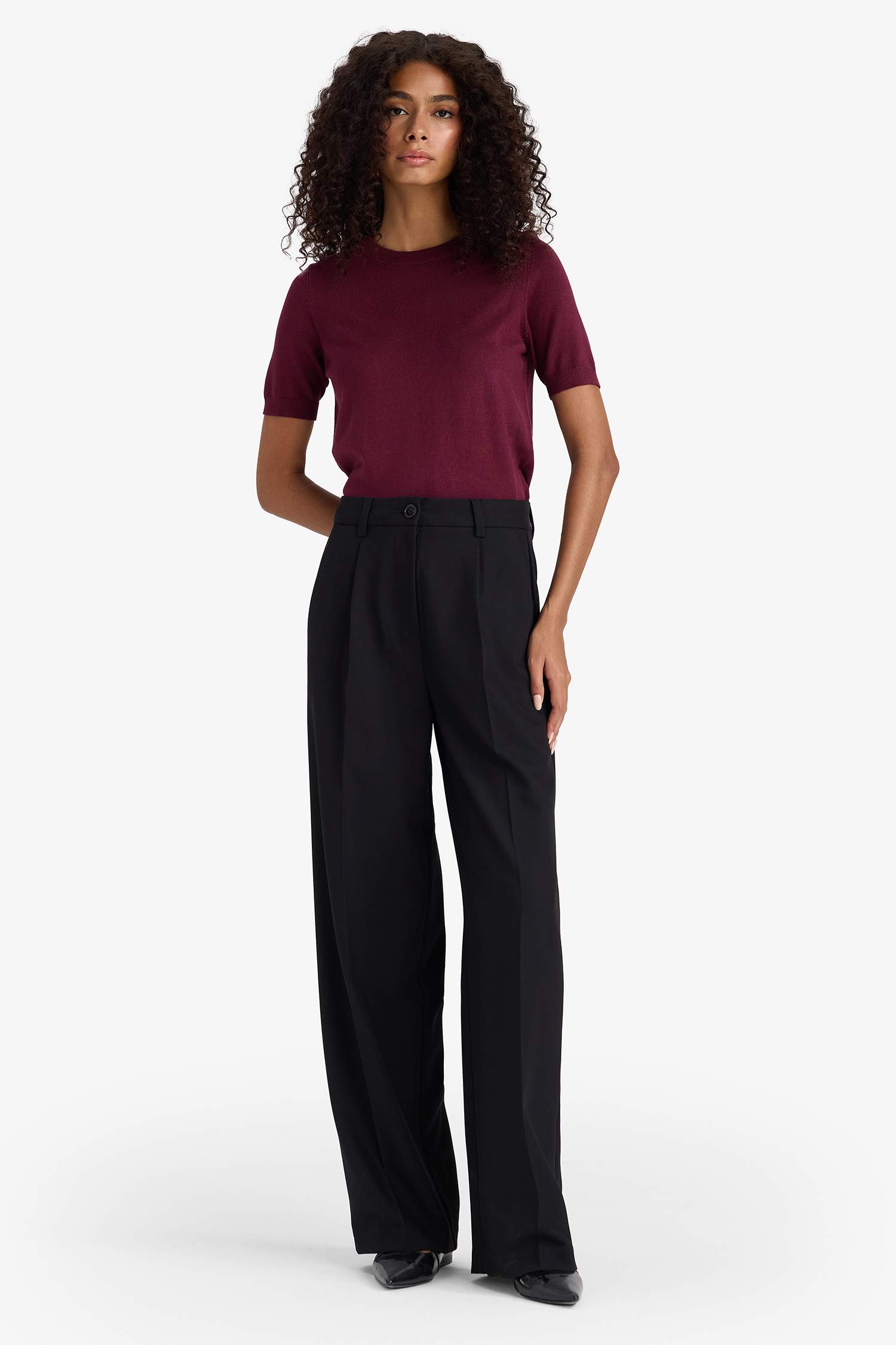 Трикотажный свитер Regular Fit с круглым вырезом и коротким рукавом