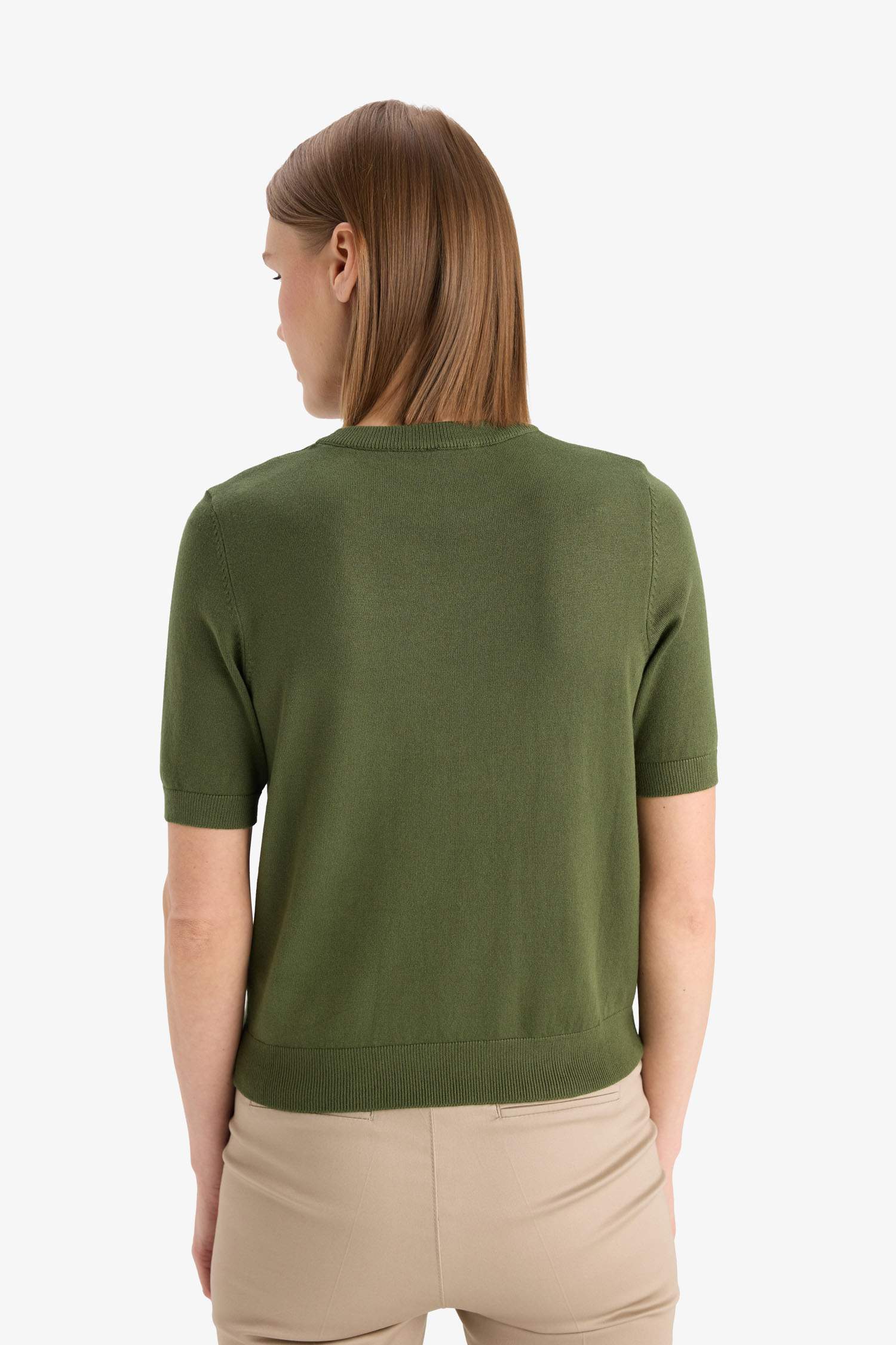 Свитер Regular Fit с круглым вырезом и коротким рукавом