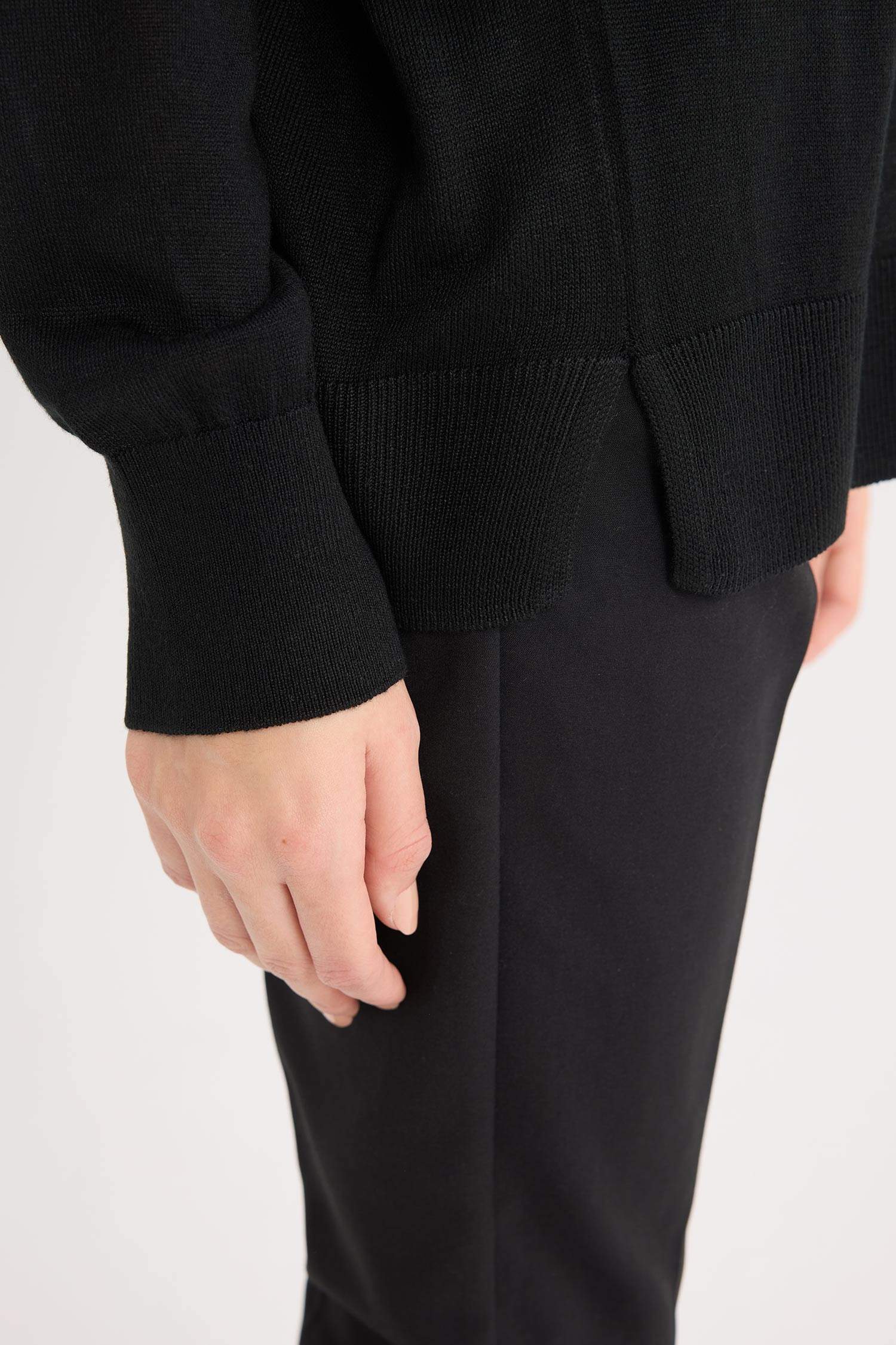 بلوز صوف قصة عادية بياخة مستديرة