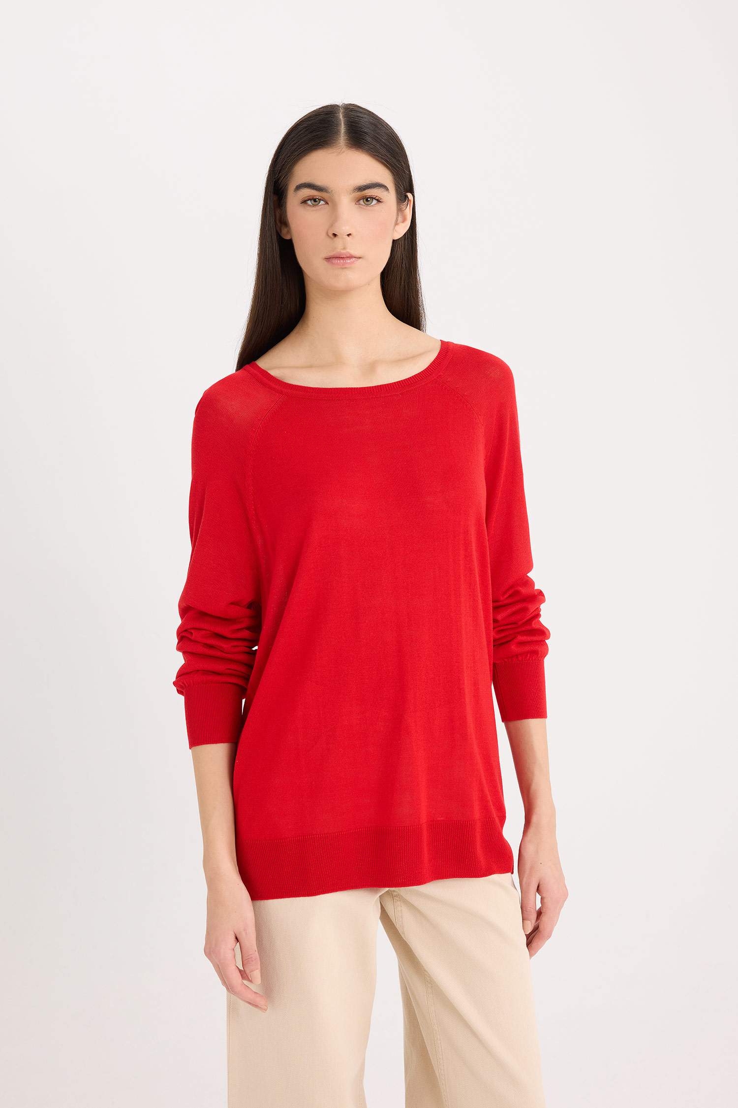 Свитер стандартного кроя с круглым вырезом