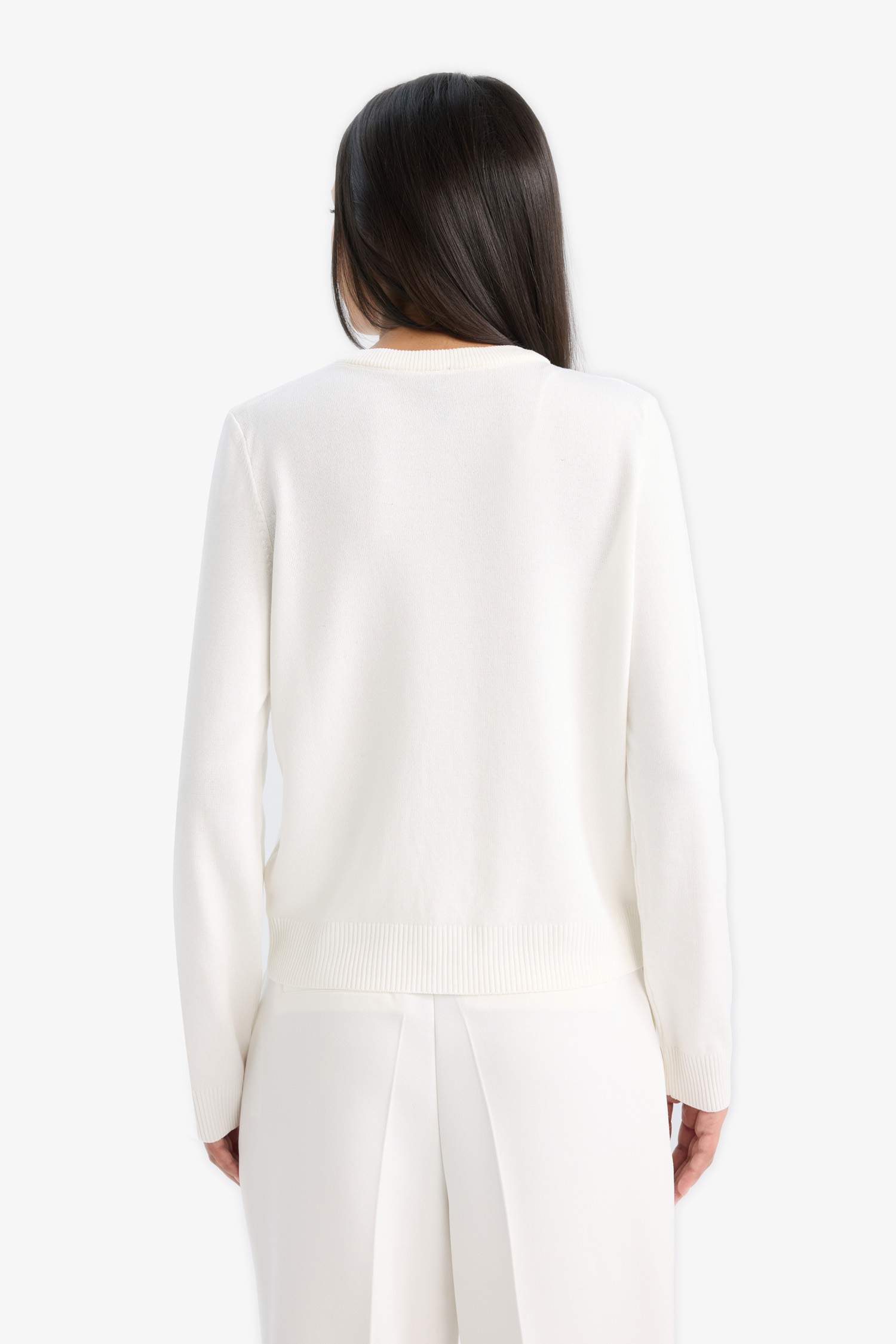 جاكيت صوف تريكو قصة عادية بياخة مستديرة بأزرار