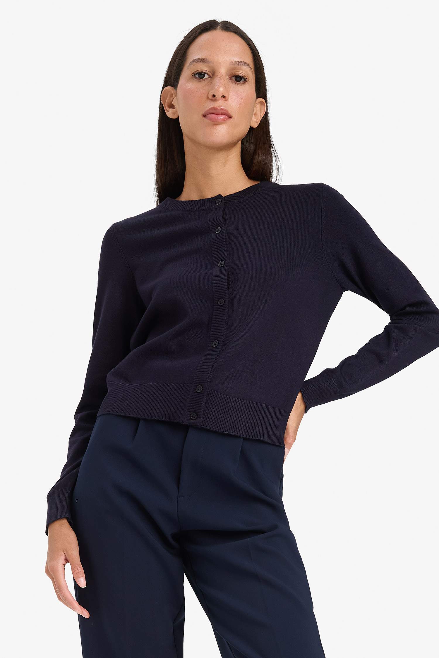 جاكيت صوف تريكو قصة عادية بياخة مستديرة بأزرار