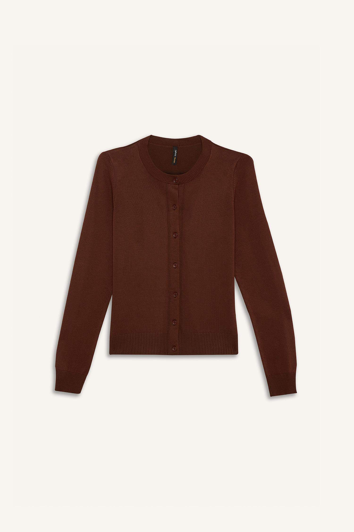 جاكيت تريكو سادة قصة عادية بياخة مستديرة