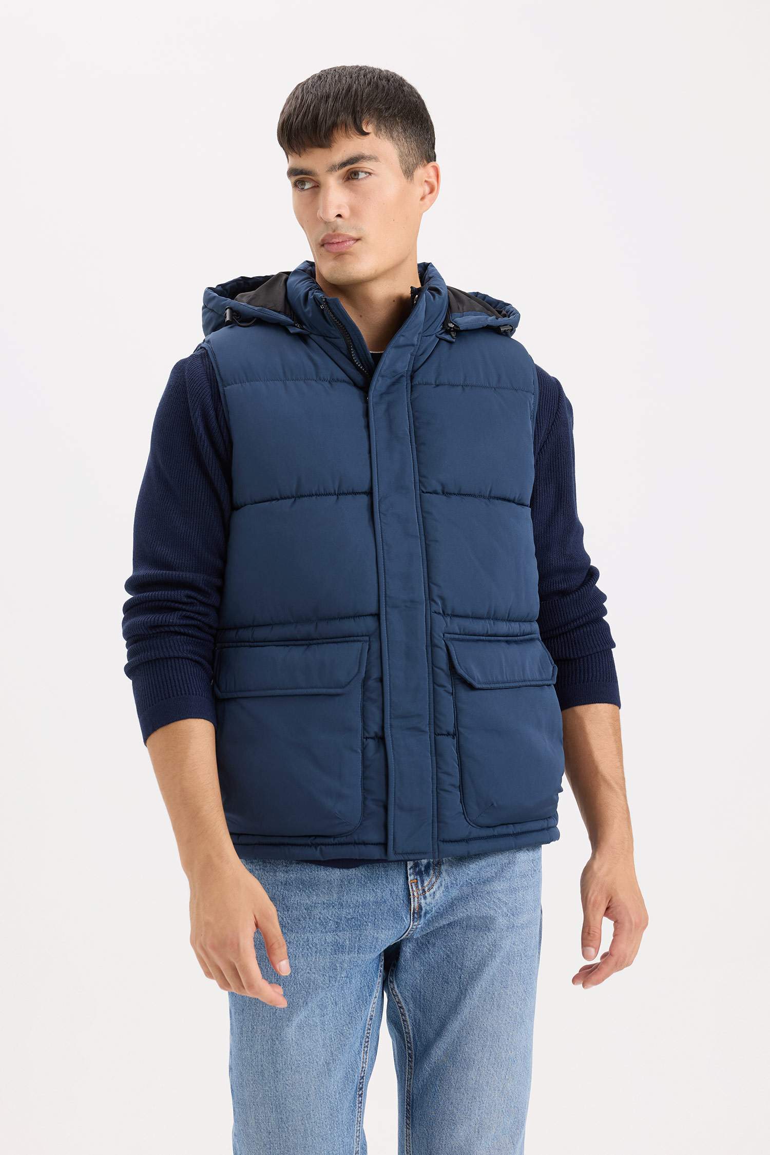 Regular Fit Kapüşonlu Fermuarlı Cepli Şişme Yelek