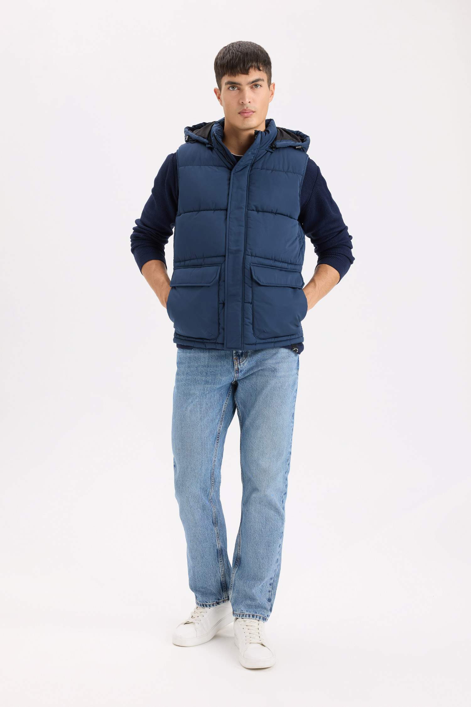 Regular Fit Kapüşonlu Fermuarlı Cepli Şişme Yelek