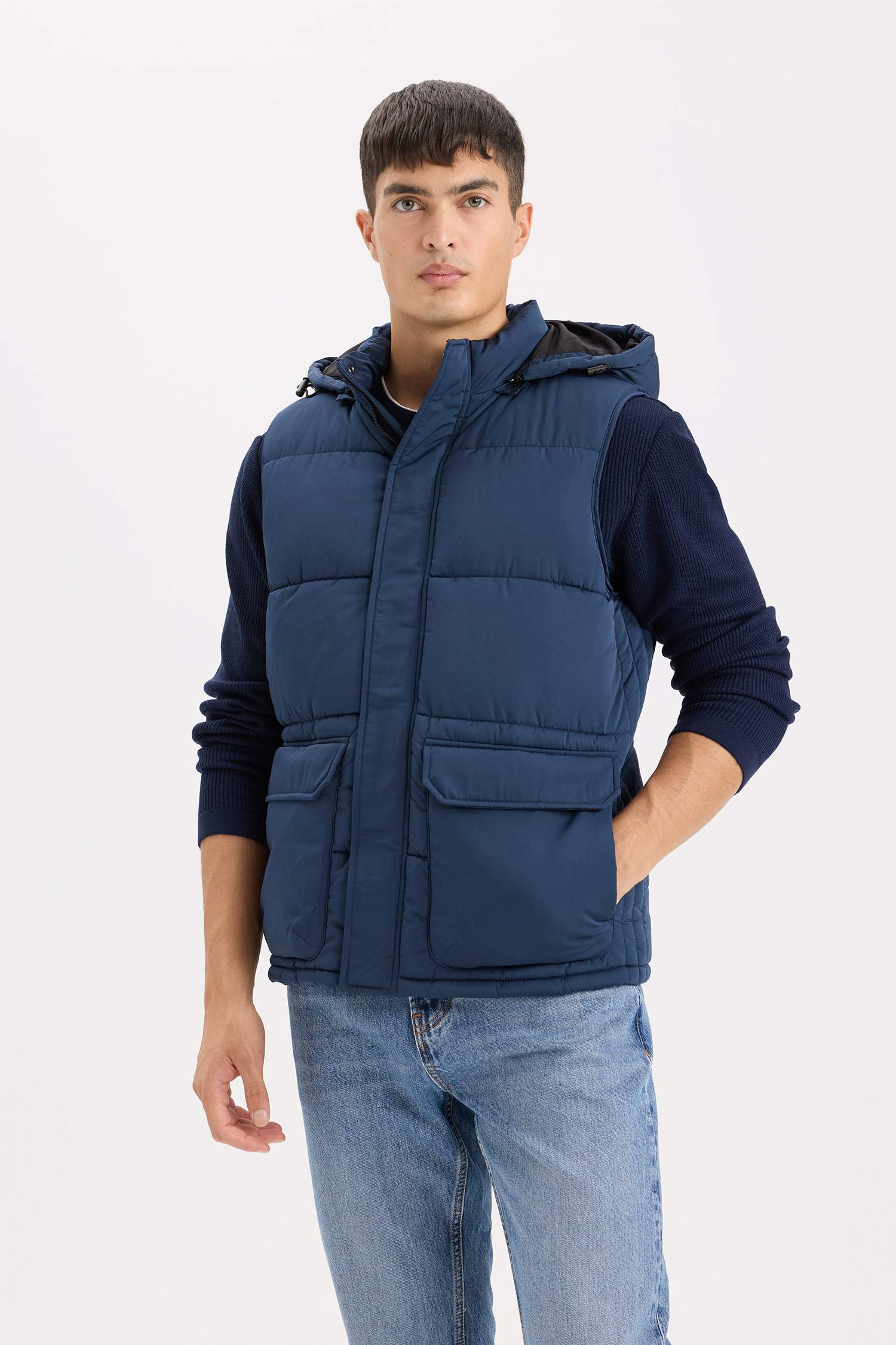 Regular Fit Kapüşonlu Fermuarlı Cepli Şişme Yelek