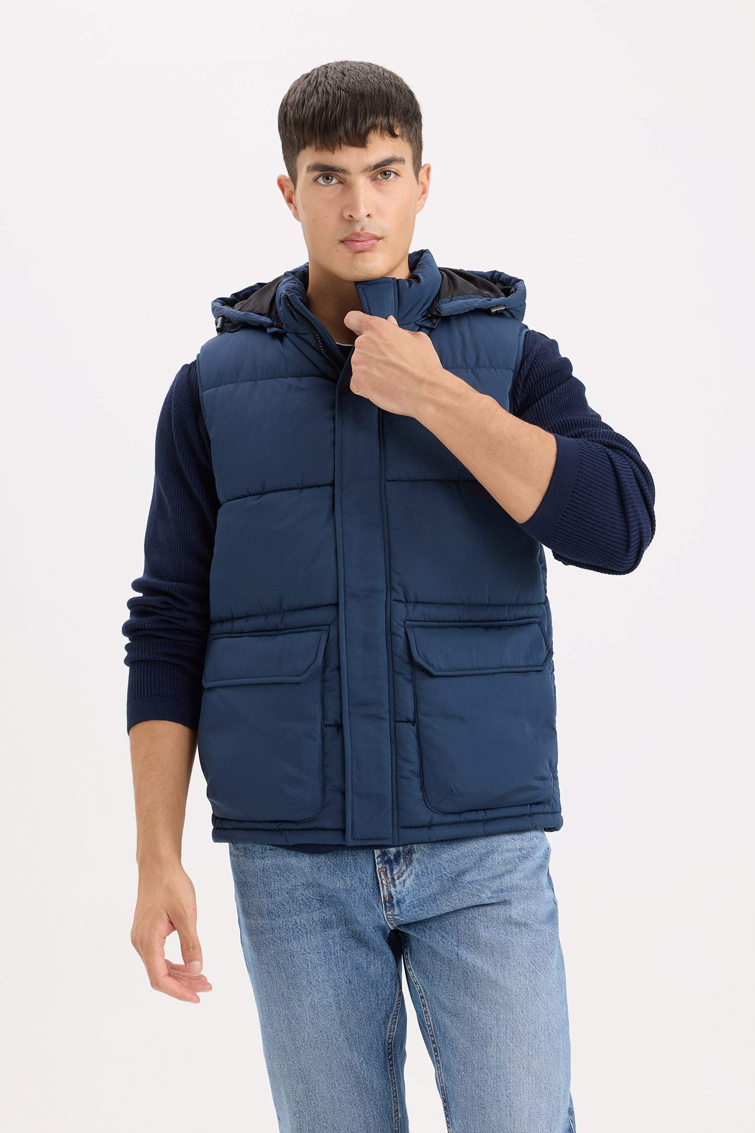 Regular Fit Kapüşonlu Fermuarlı Cepli Şişme Yelek