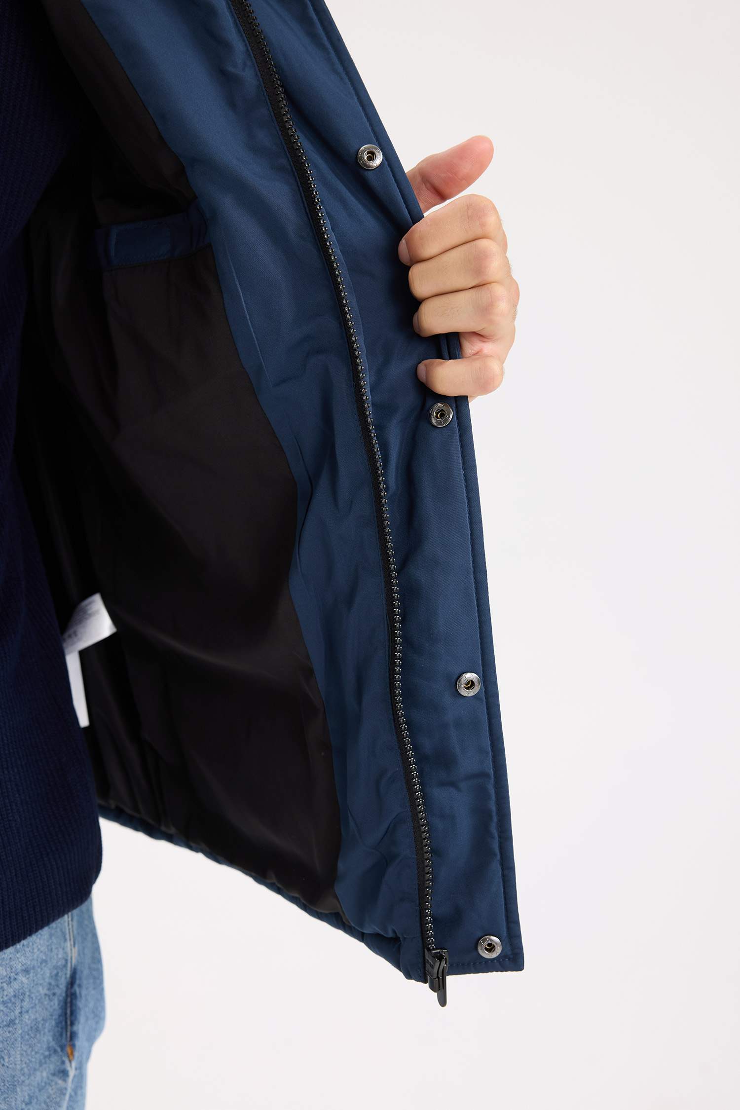 Regular Fit Kapüşonlu Fermuarlı Cepli Şişme Yelek