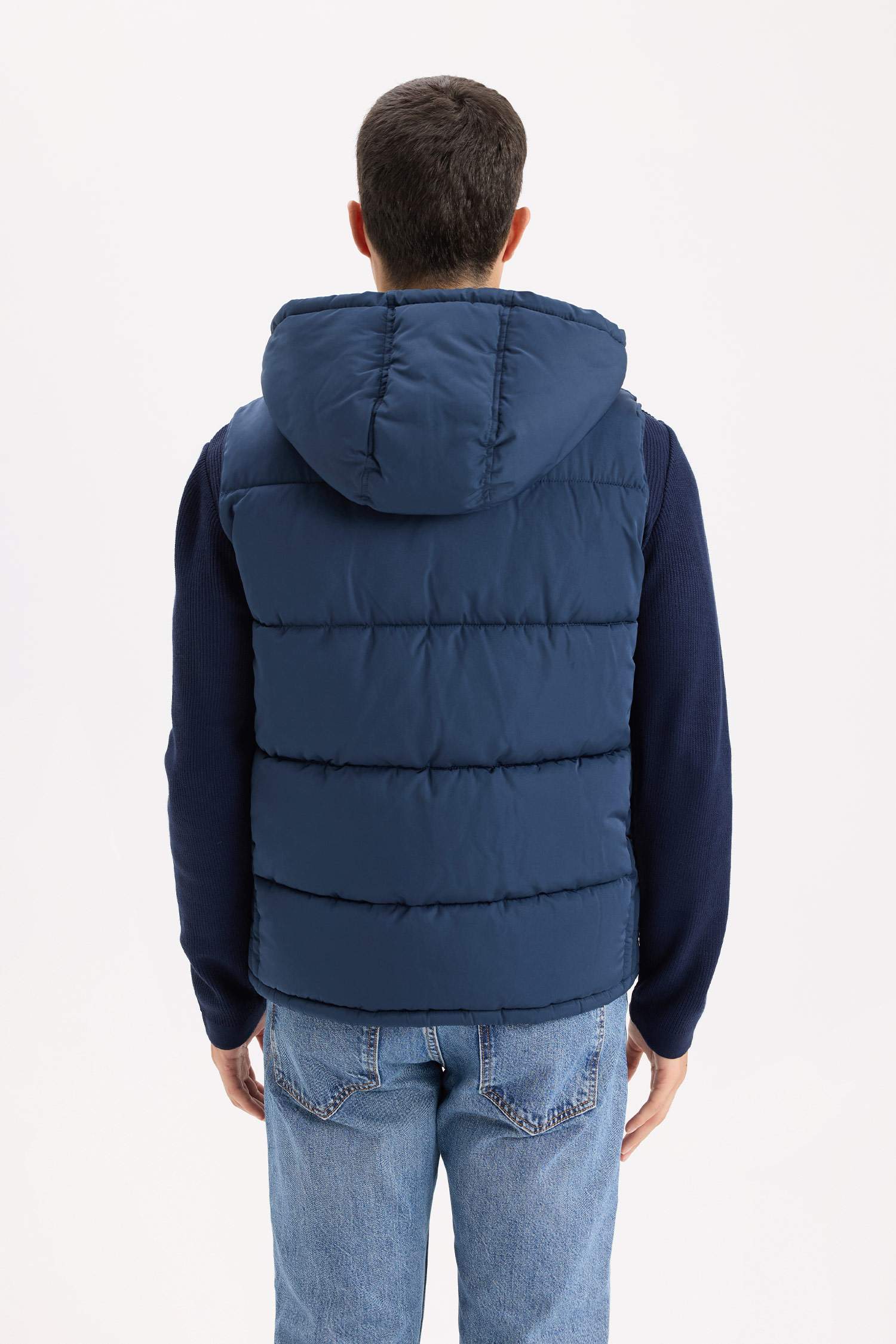 Regular Fit Kapüşonlu Fermuarlı Cepli Şişme Yelek