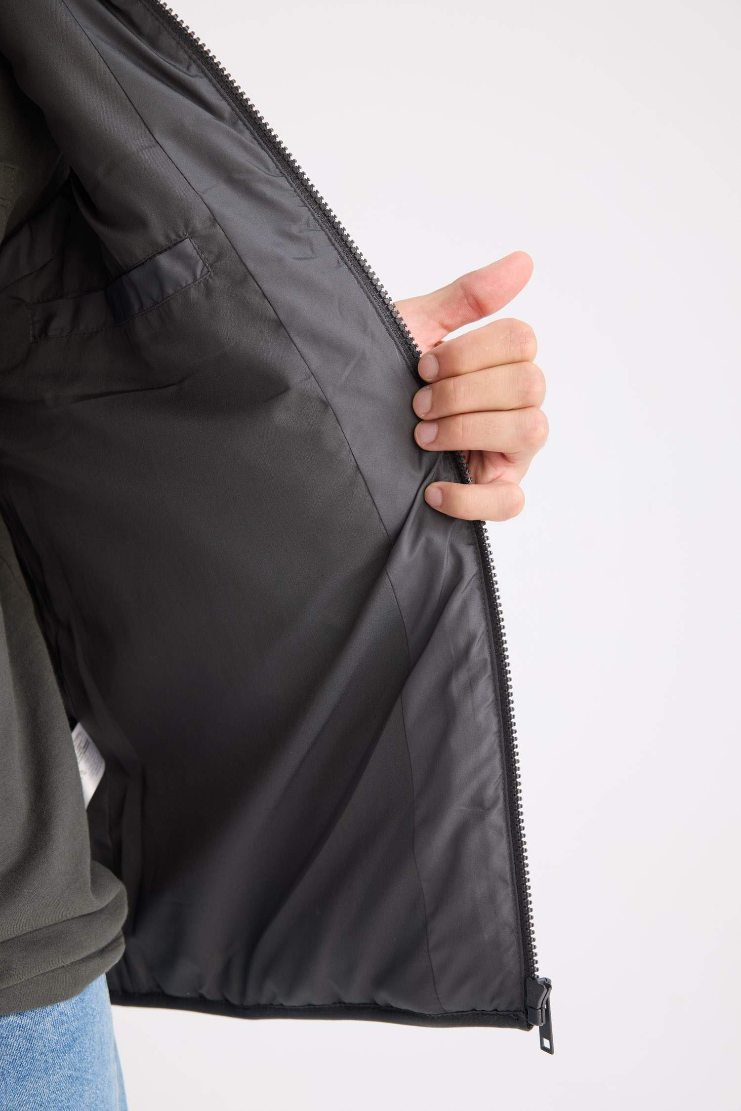 Regular Fit Dik Yaka Fermuarlı Cepli Şişme Yelek