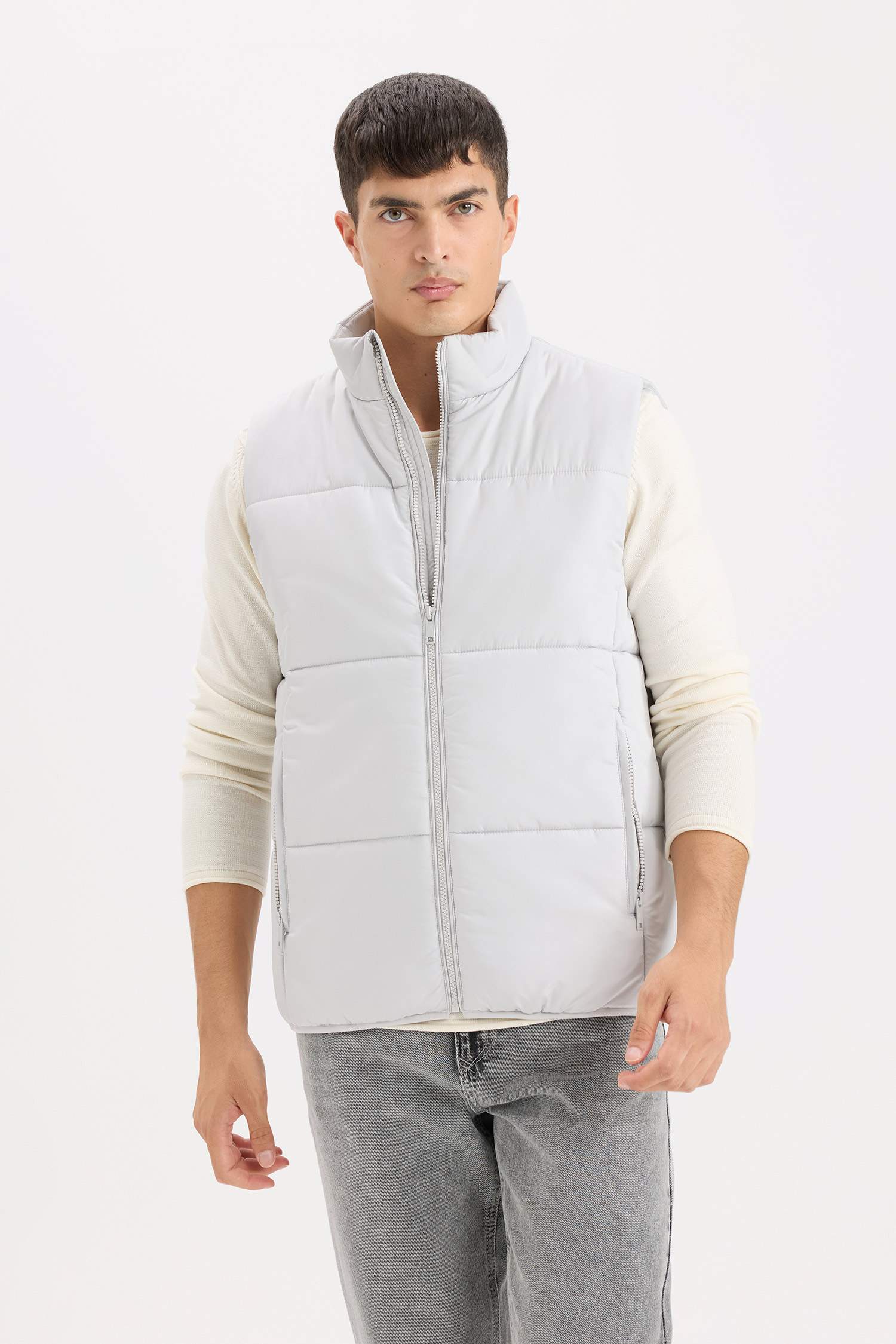 Regular Fit Dik Yaka Fermuarlı Cepli Şişme Yelek