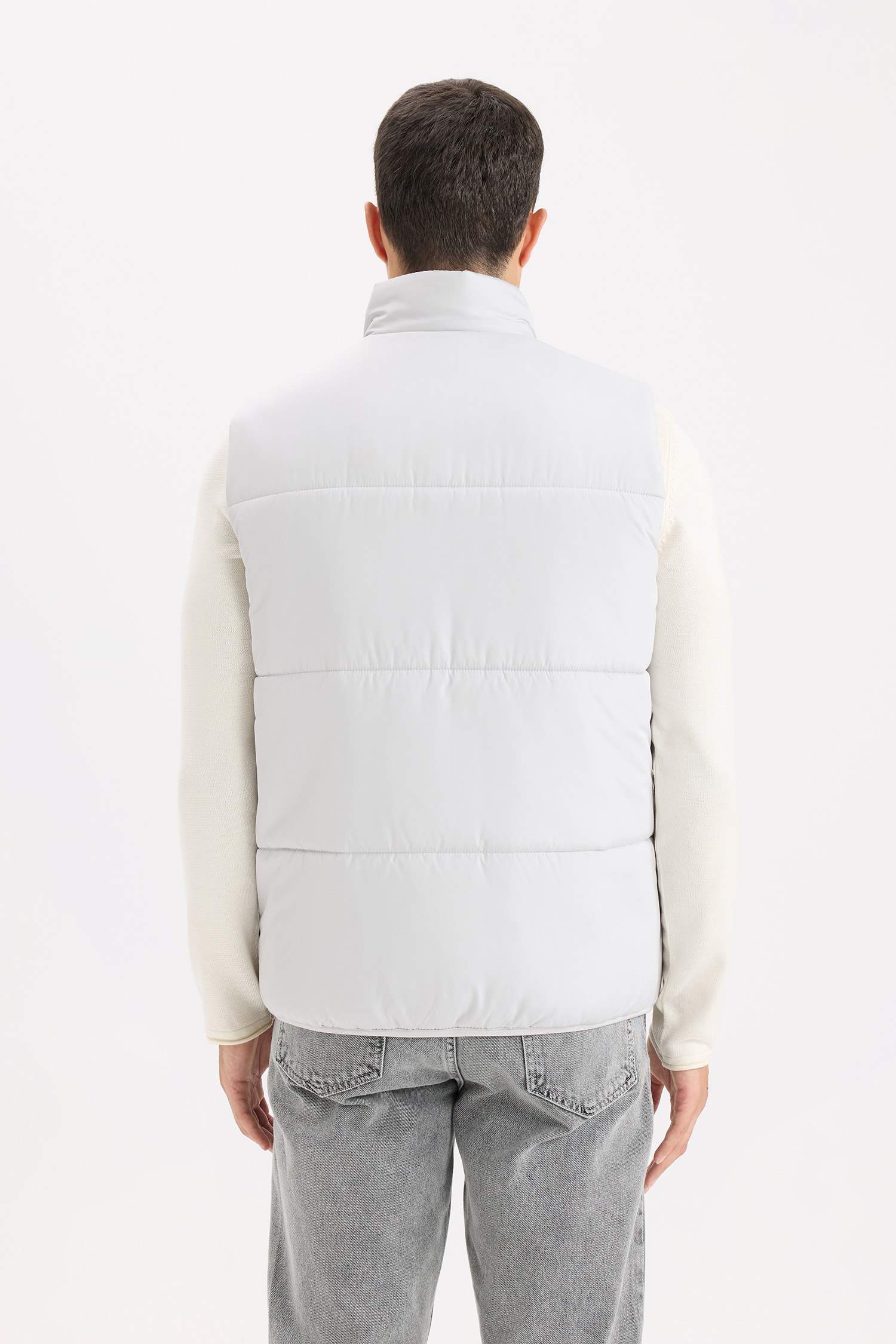 Regular Fit Dik Yaka Fermuarlı Cepli Şişme Yelek