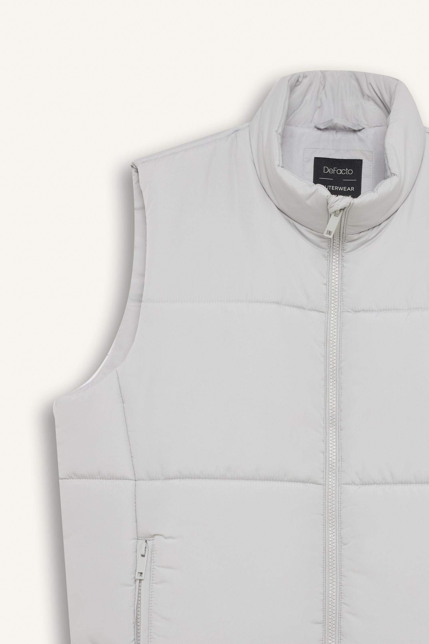 Regular Fit Dik Yaka Fermuarlı Cepli Şişme Yelek