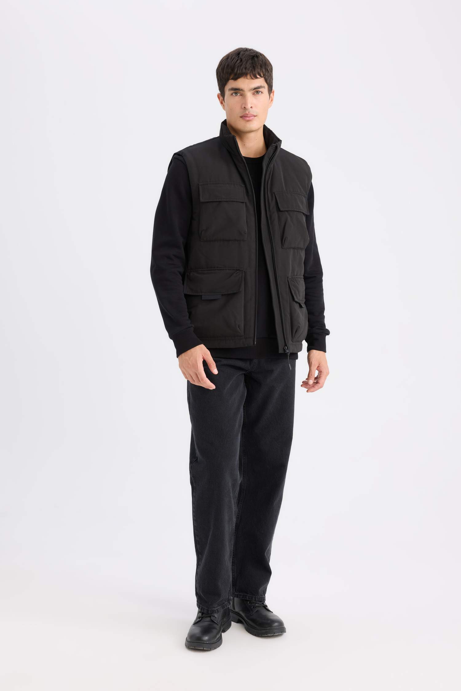 Regular Fit Dik Yaka Fermuarlı Cepli Şişme Yelek