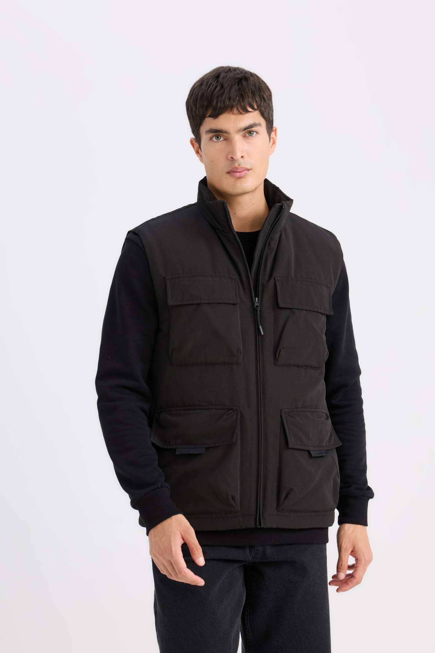 Regular Fit Dik Yaka Fermuarlı Cepli Şişme Yelek