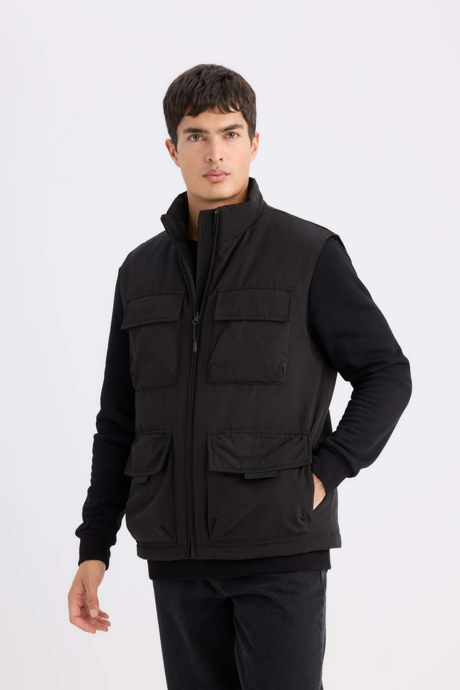 Regular Fit Dik Yaka Fermuarlı Cepli Şişme Yelek