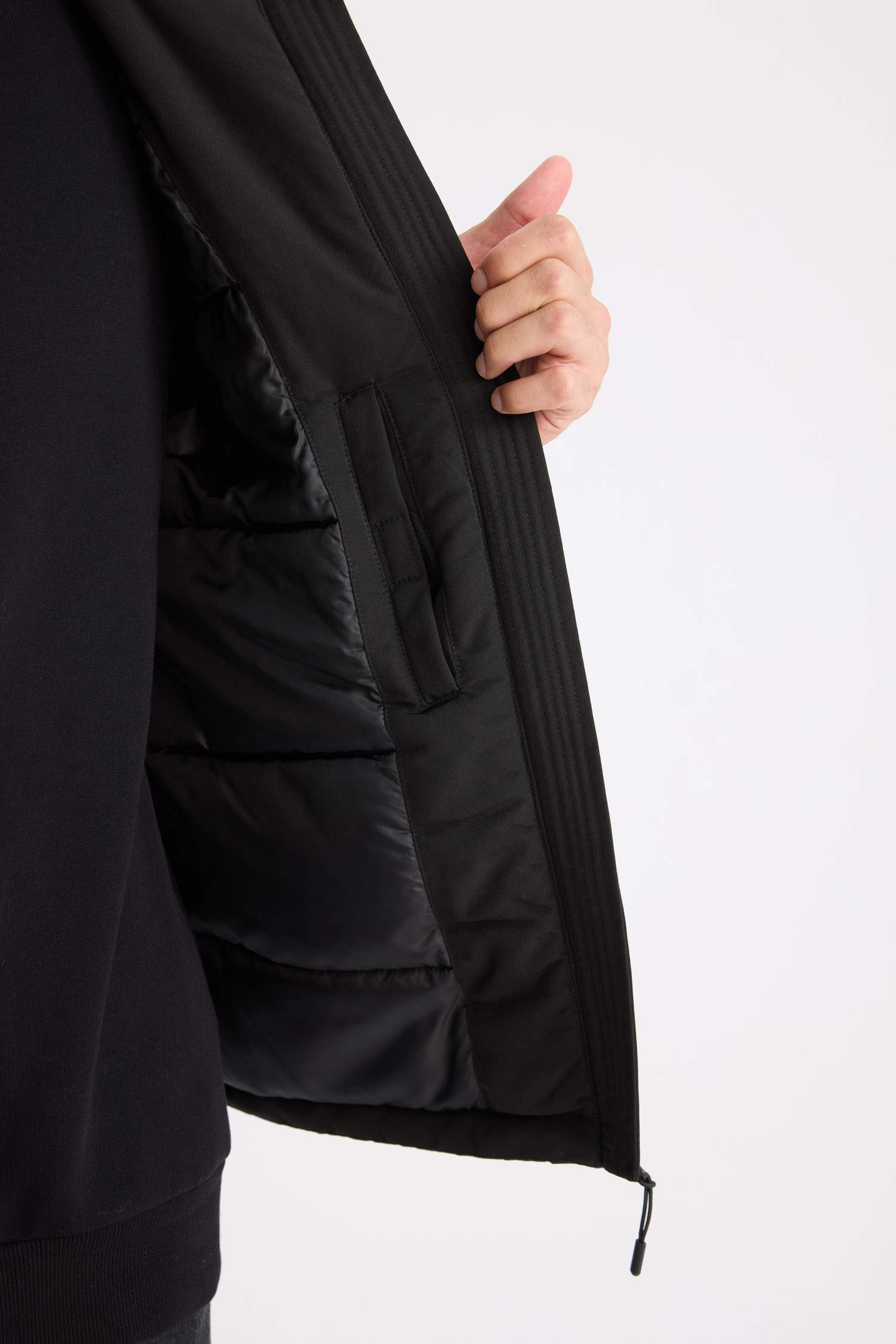 Regular Fit Dik Yaka Fermuarlı Cepli Şişme Yelek