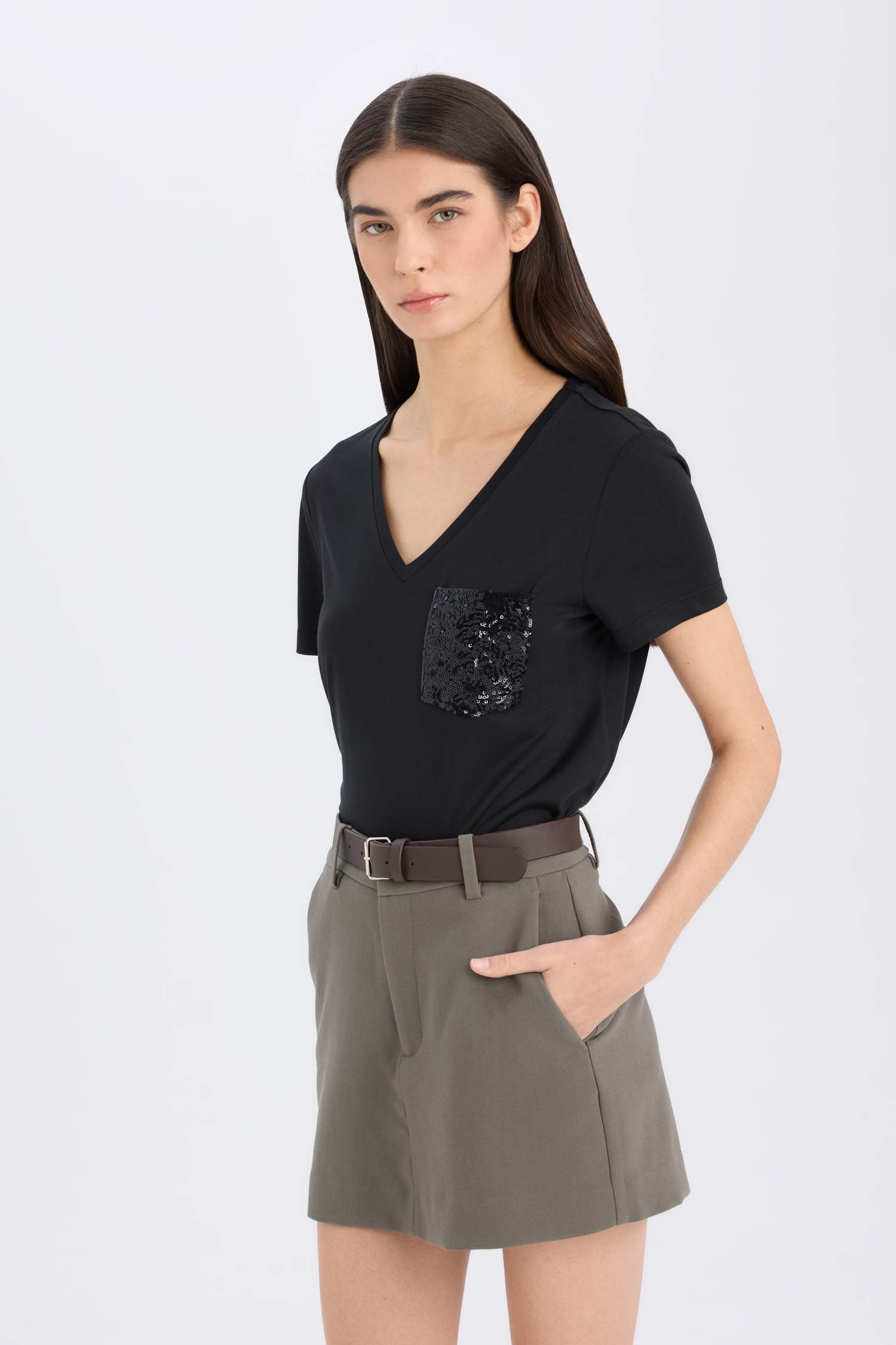 v жаға Қысқа жеңді футболка