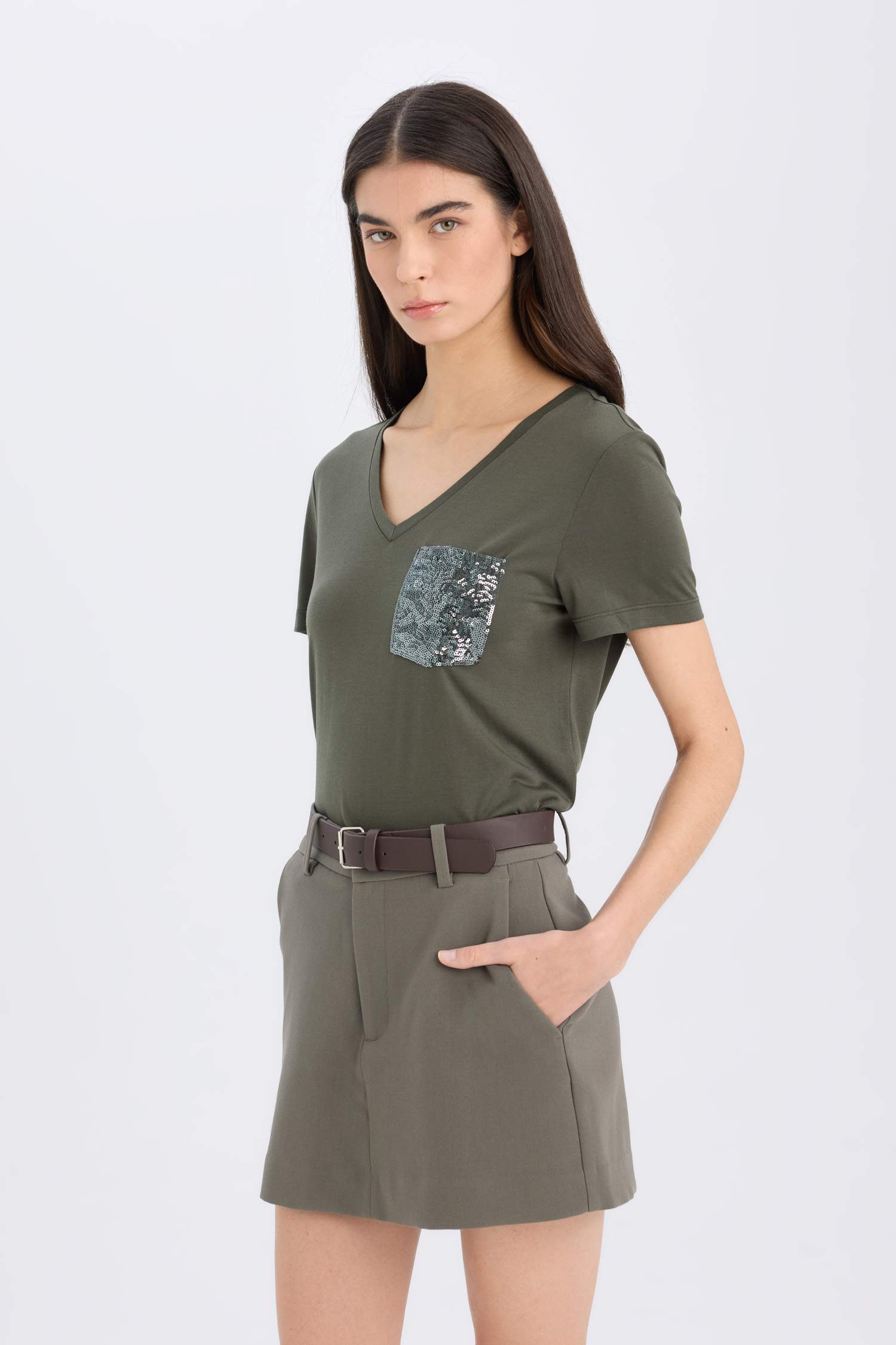 تيشيرت نص ردن قصة مريحة بياخة V