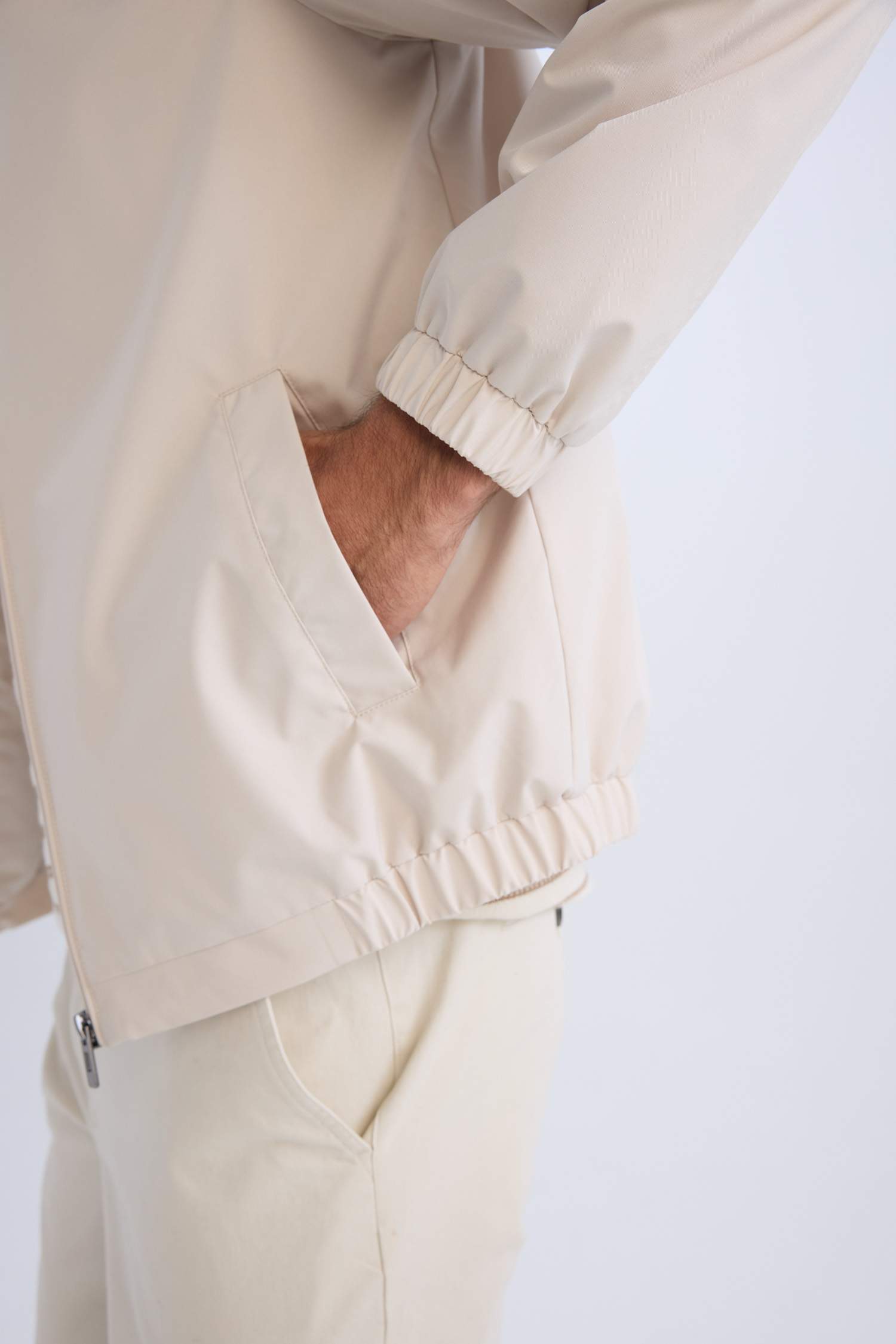 Regular Fit Dik Yaka Fermuarlı Cepli Mevsimlik Baharlık Mont