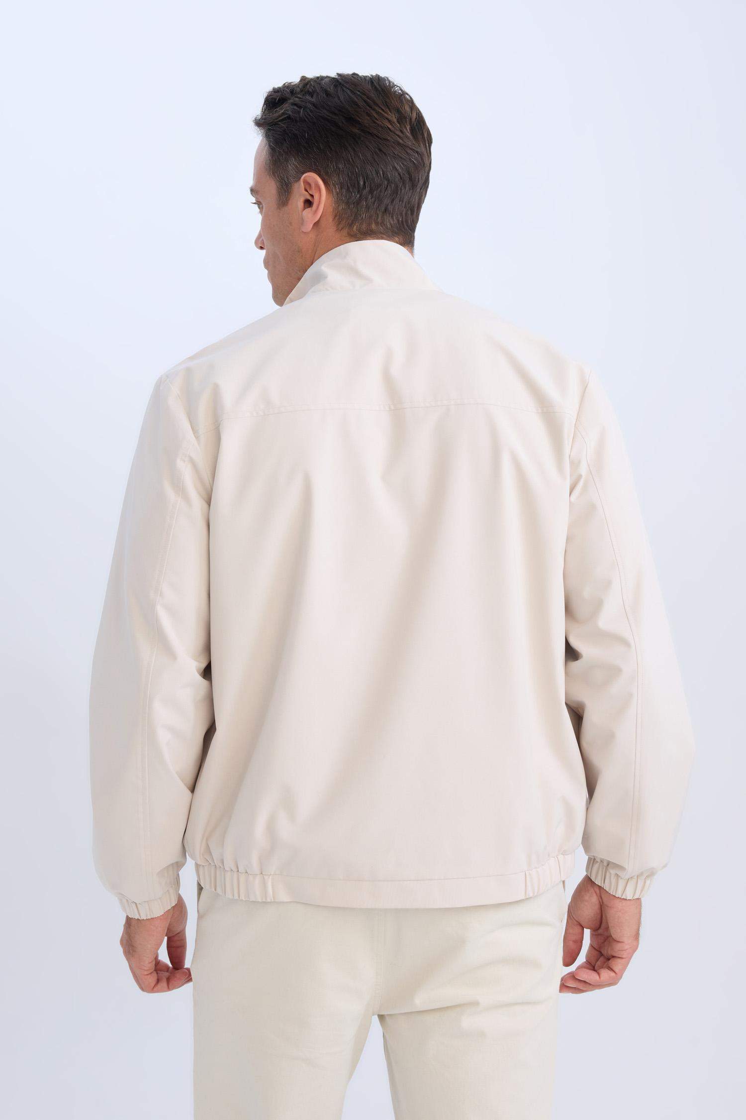 Regular Fit Dik Yaka Fermuarlı Cepli Mevsimlik Baharlık Mont