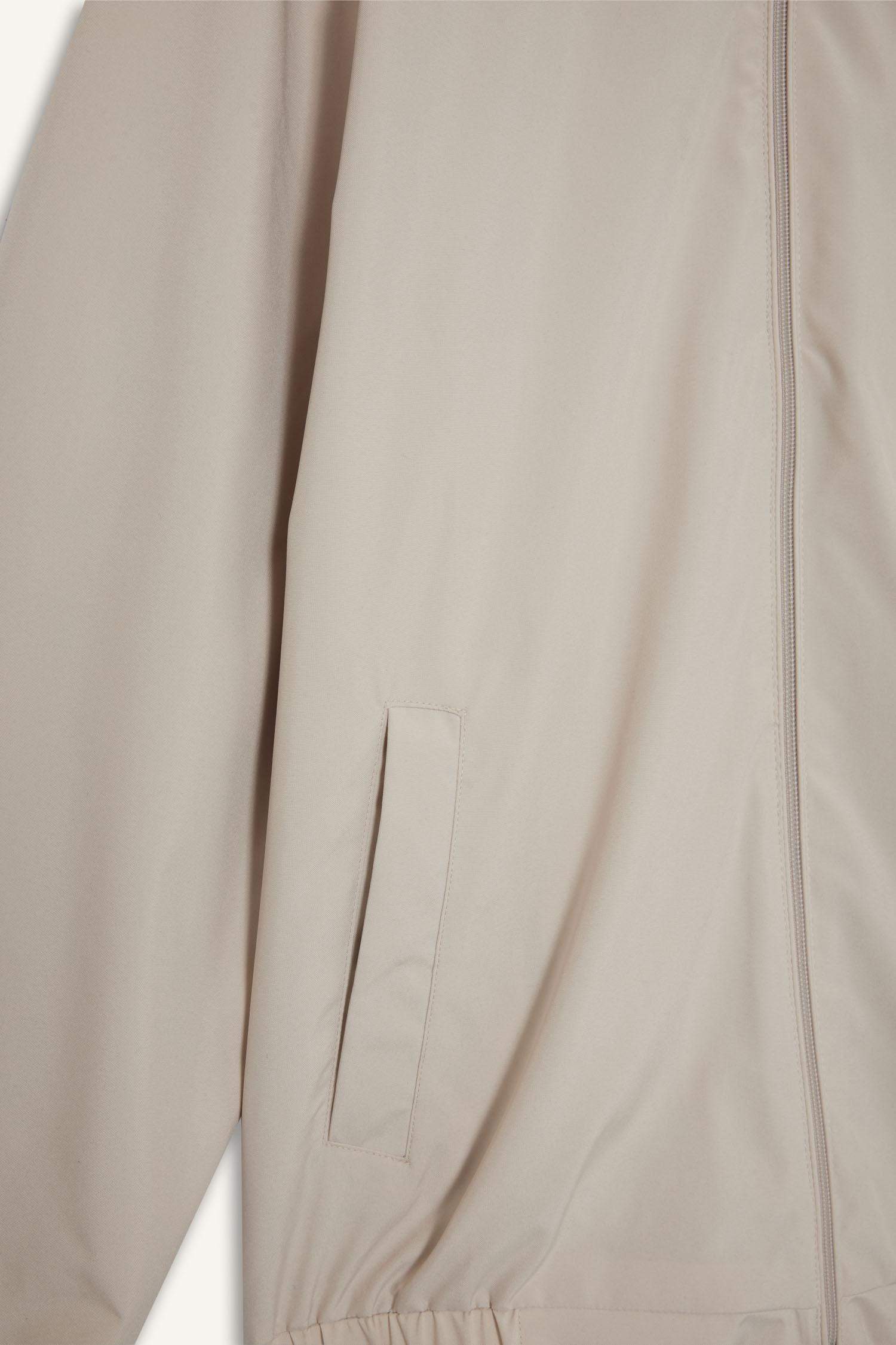 Regular Fit Dik Yaka Fermuarlı Cepli Mevsimlik Baharlık Mont