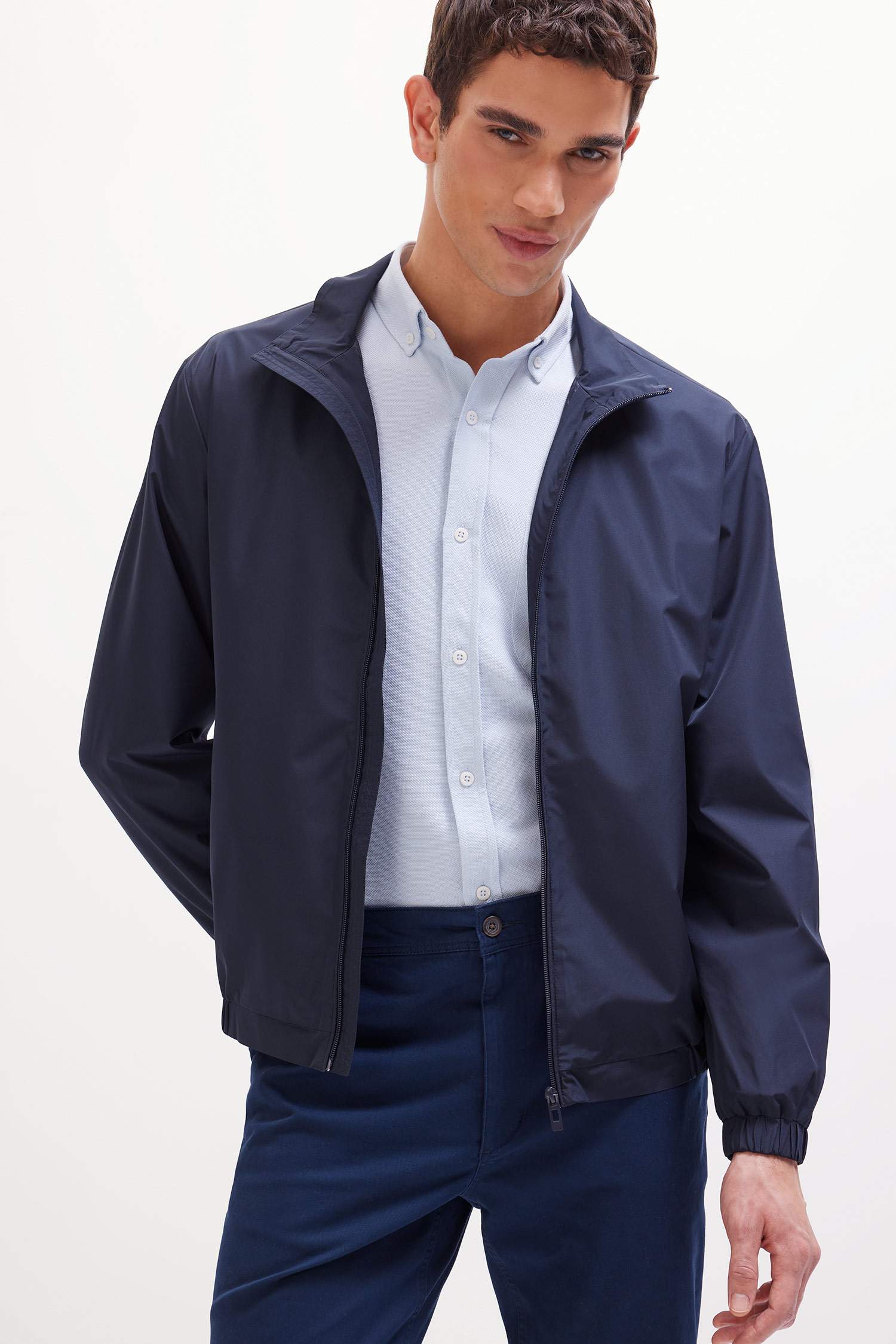 Regular Fit Dik Yaka Fermuarlı Cepli Mevsimlik Baharlık Mont