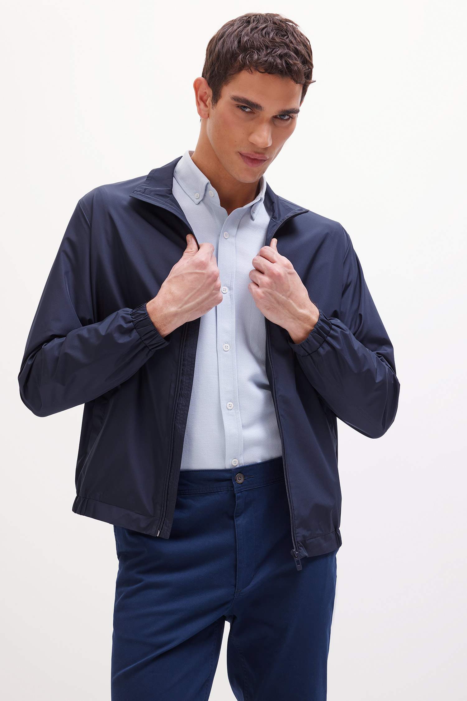 Regular Fit Dik Yaka Fermuarlı Cepli Mevsimlik Baharlık Mont