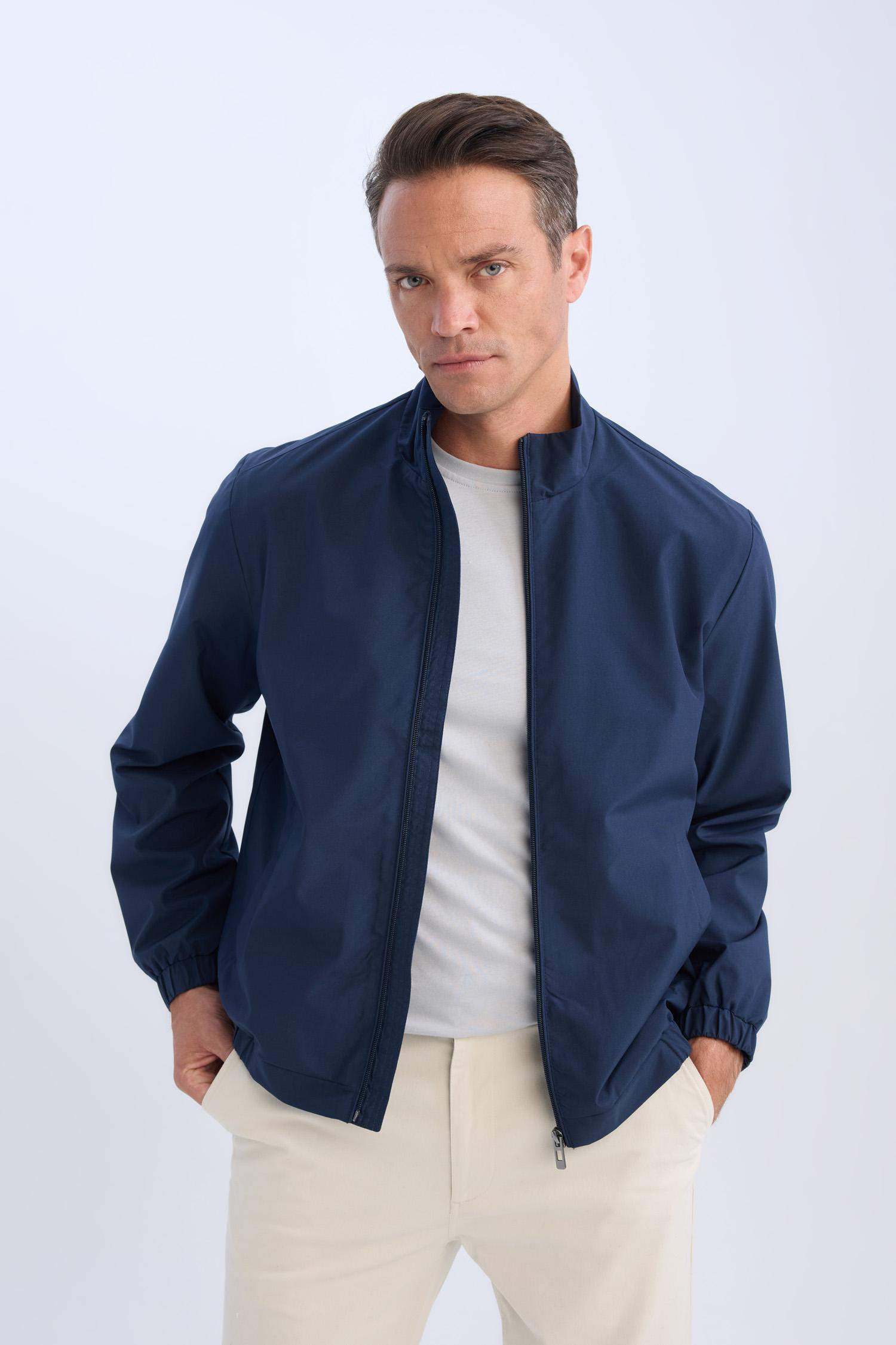 Regular Fit Dik Yaka Fermuarlı Cepli Mevsimlik Baharlık Mont