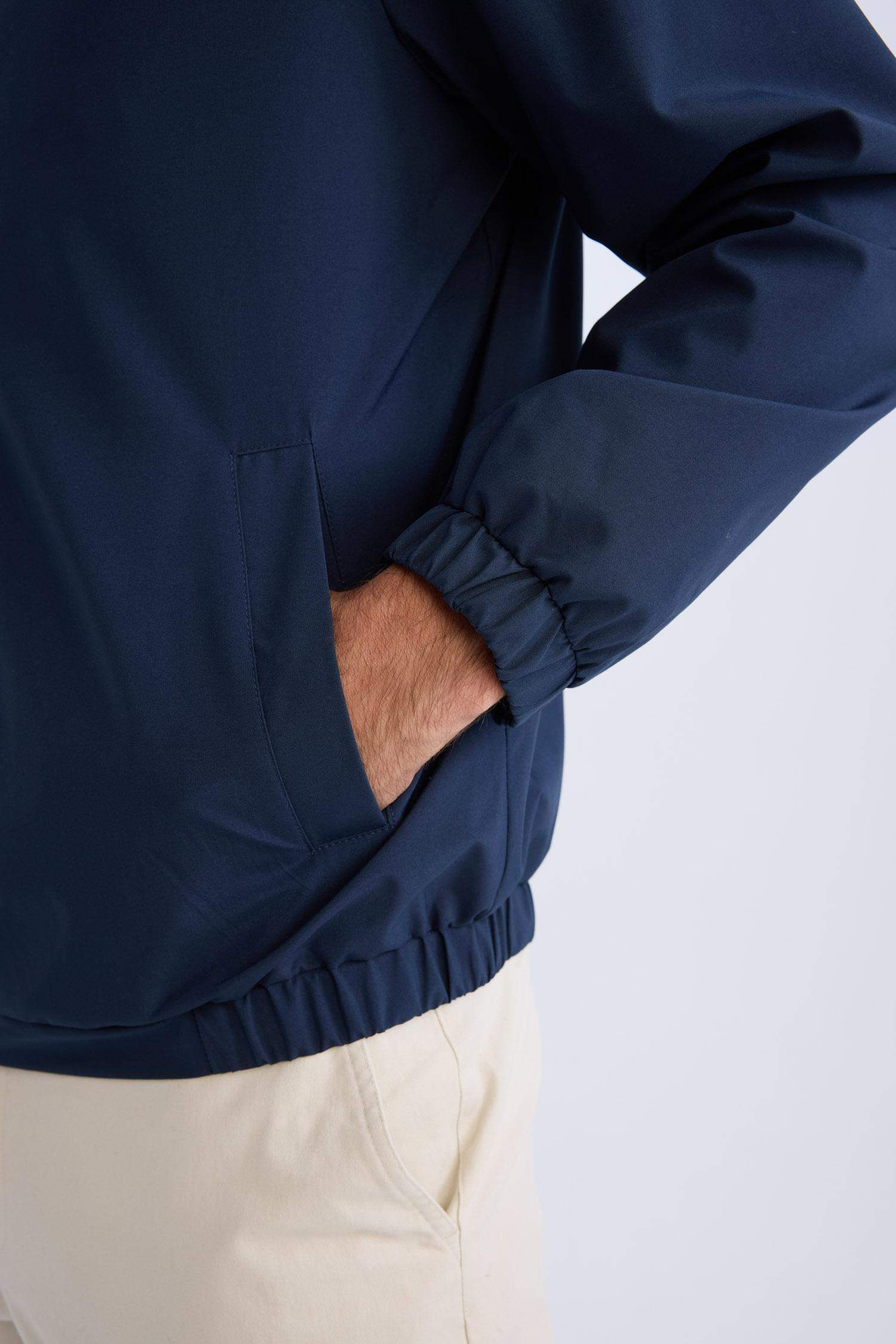 Regular Fit Dik Yaka Fermuarlı Cepli Mevsimlik Baharlık Mont