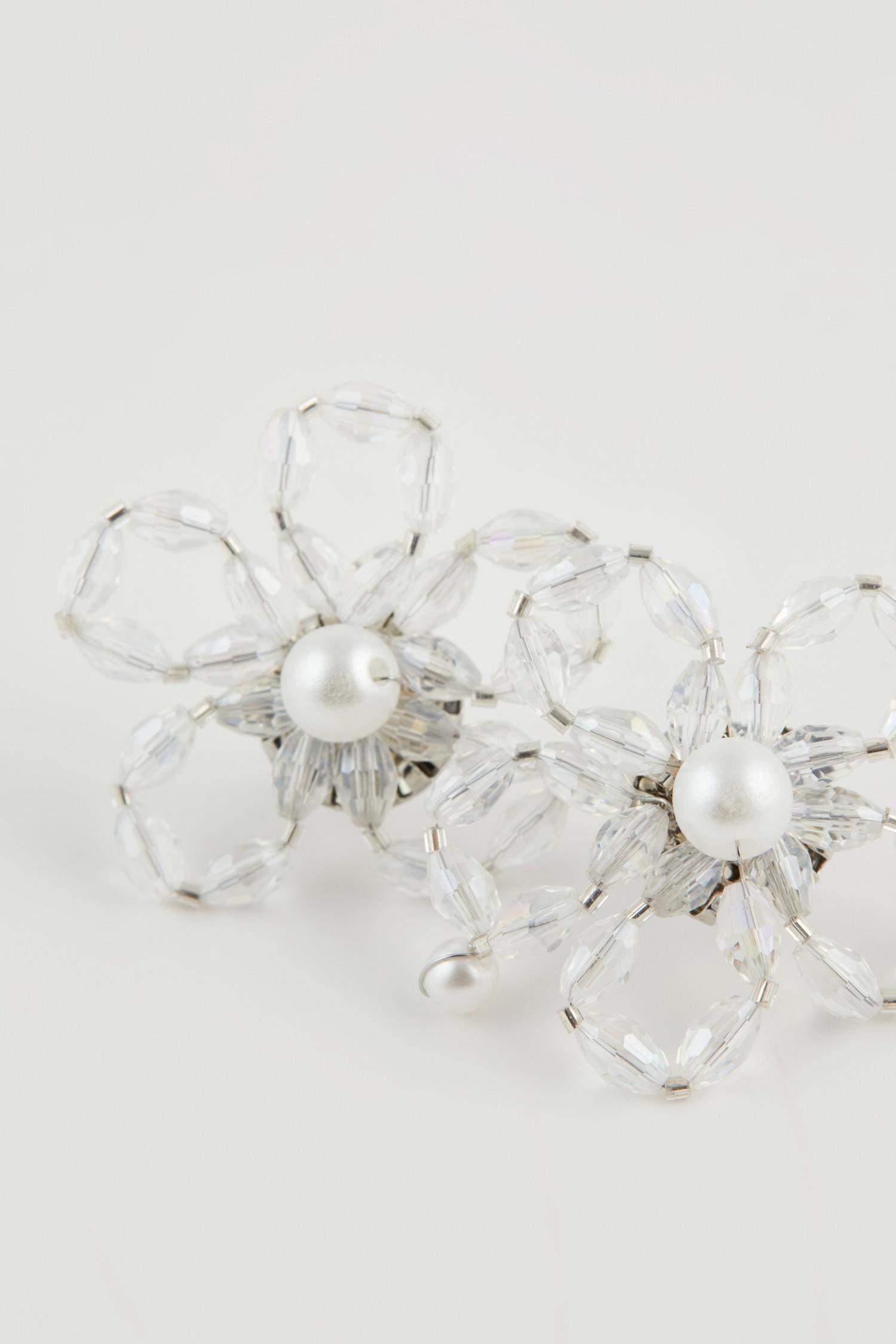 Kadın Çiçek Desenli İncili Silver Küpe