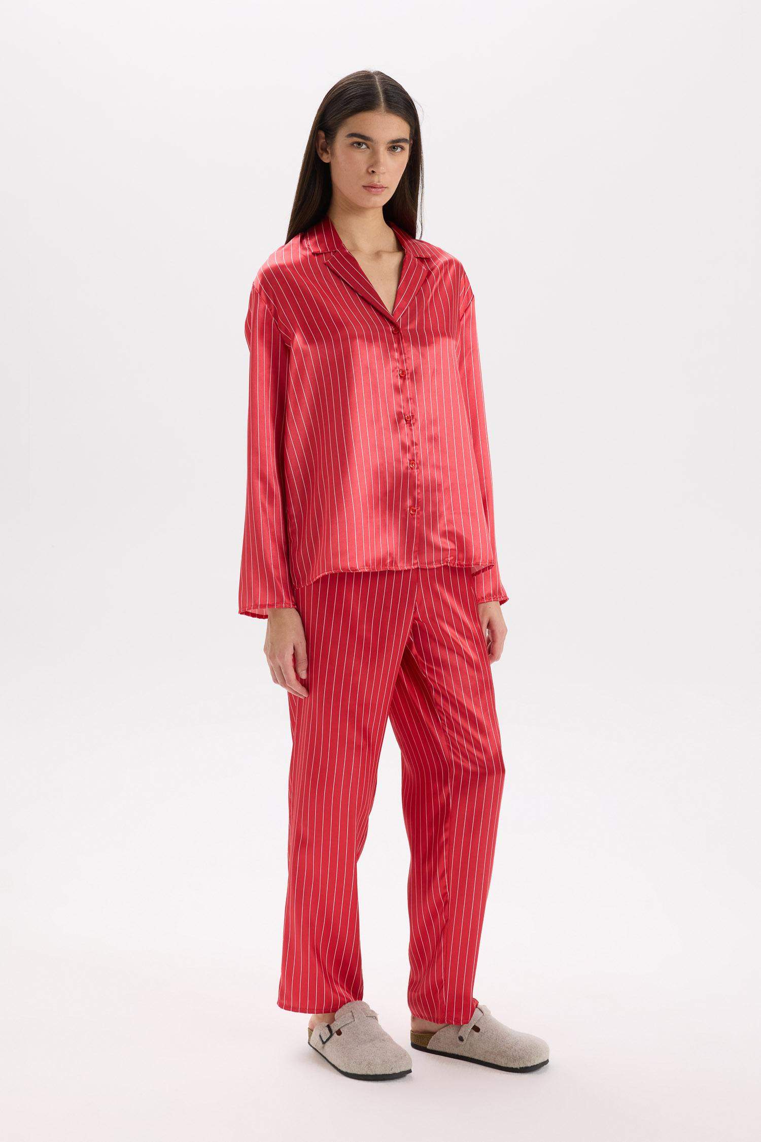 Pijama Takım Saten Uzun Kollu Düğmeli Üst Beli Lastikli Uzun Alt-Fall in Love