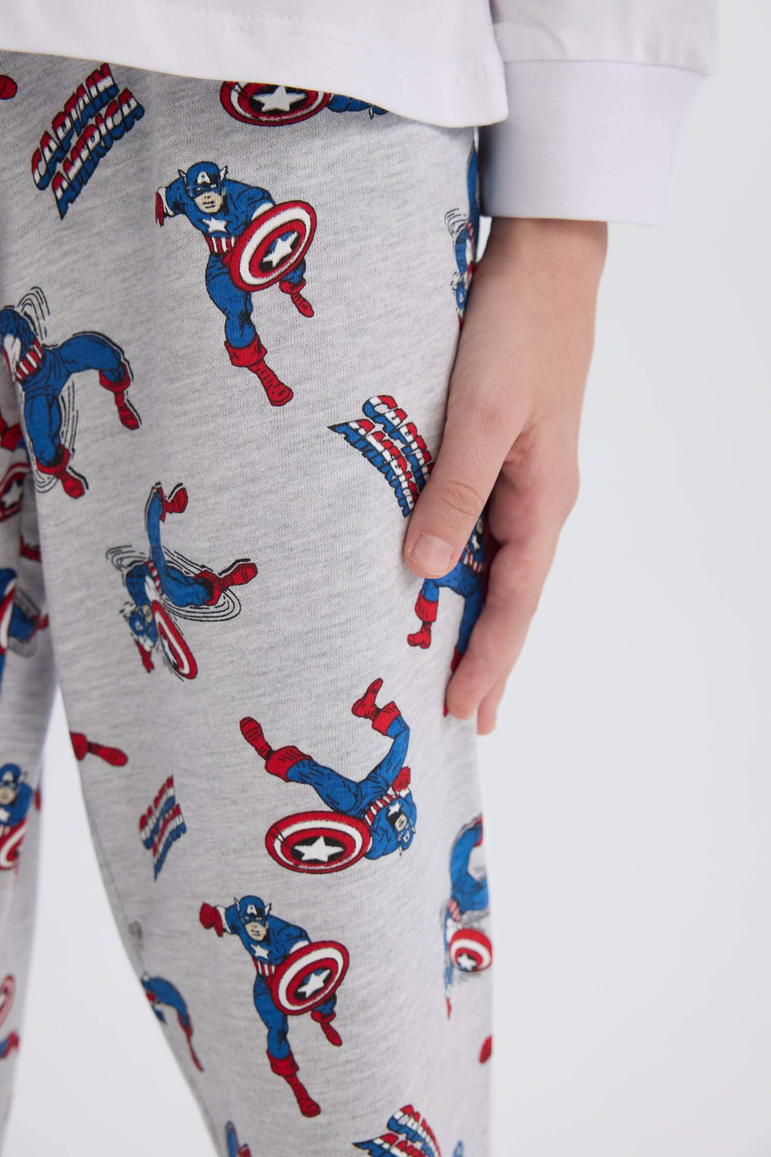 Boy Marvel Comics Long Sleeve Top Bottom 2 Piece Pajama Set