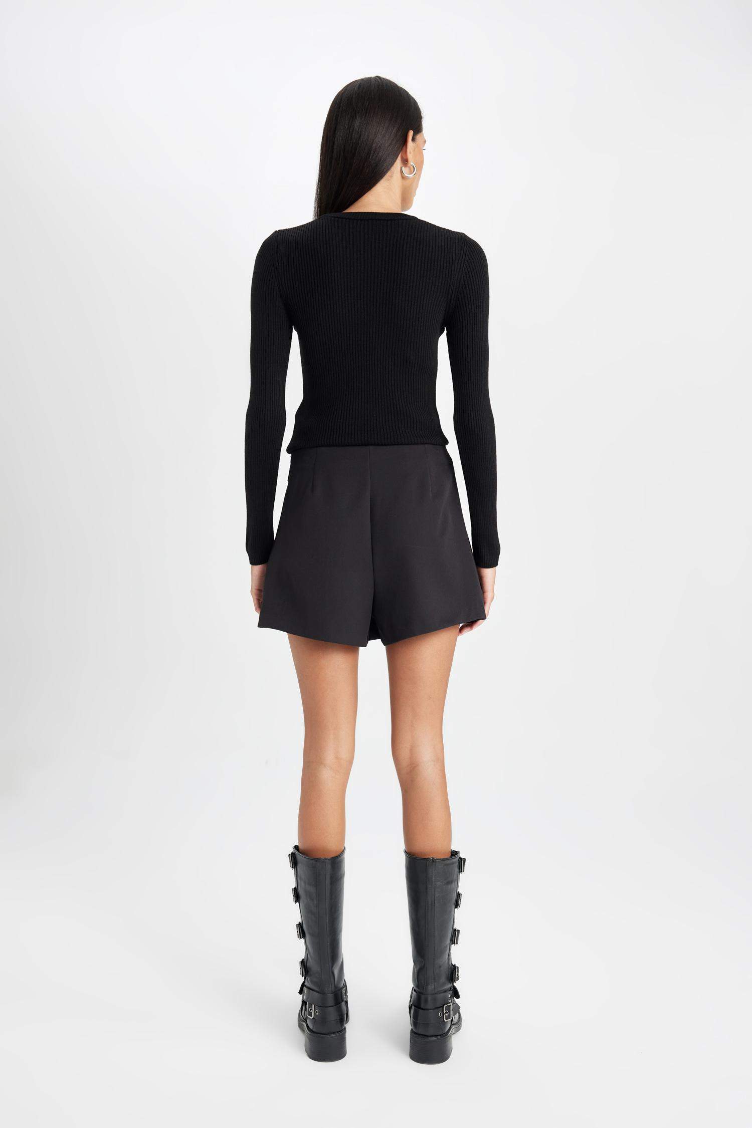 Short à Taille haute asymétrique