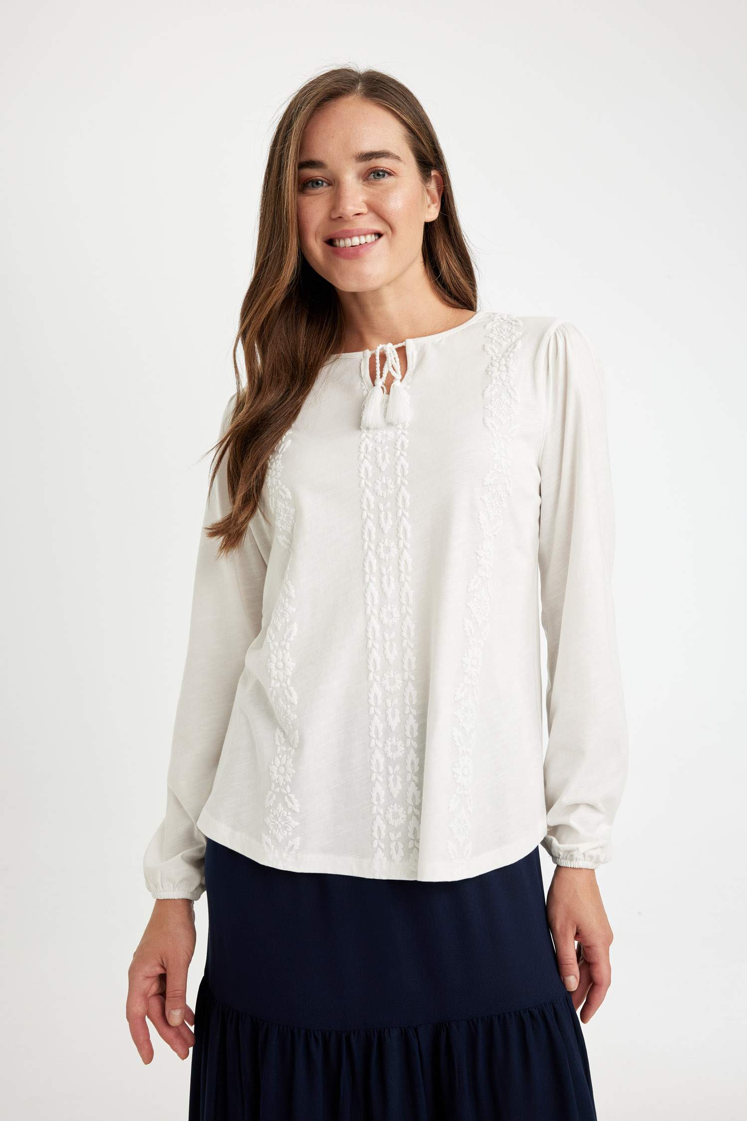 Regular Fit Bisiklet Yaka Bağlamalı Flamlı Pamuk Uzun Kollu Tişört