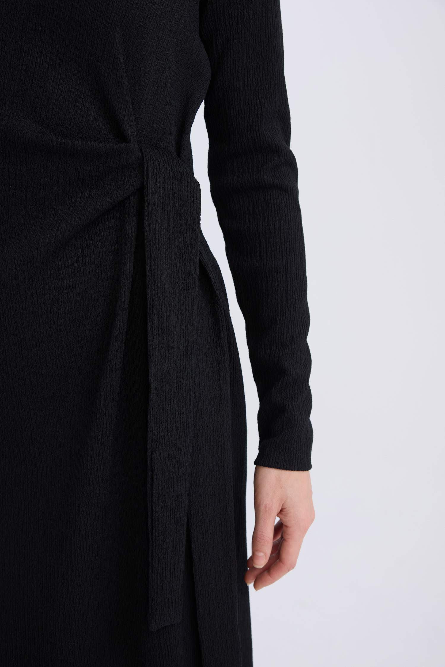 Bisiklet Yaka Basic Düz Beli Bağlamalı Bürümcük Uzun Kollu Maxi Siyah Elbise