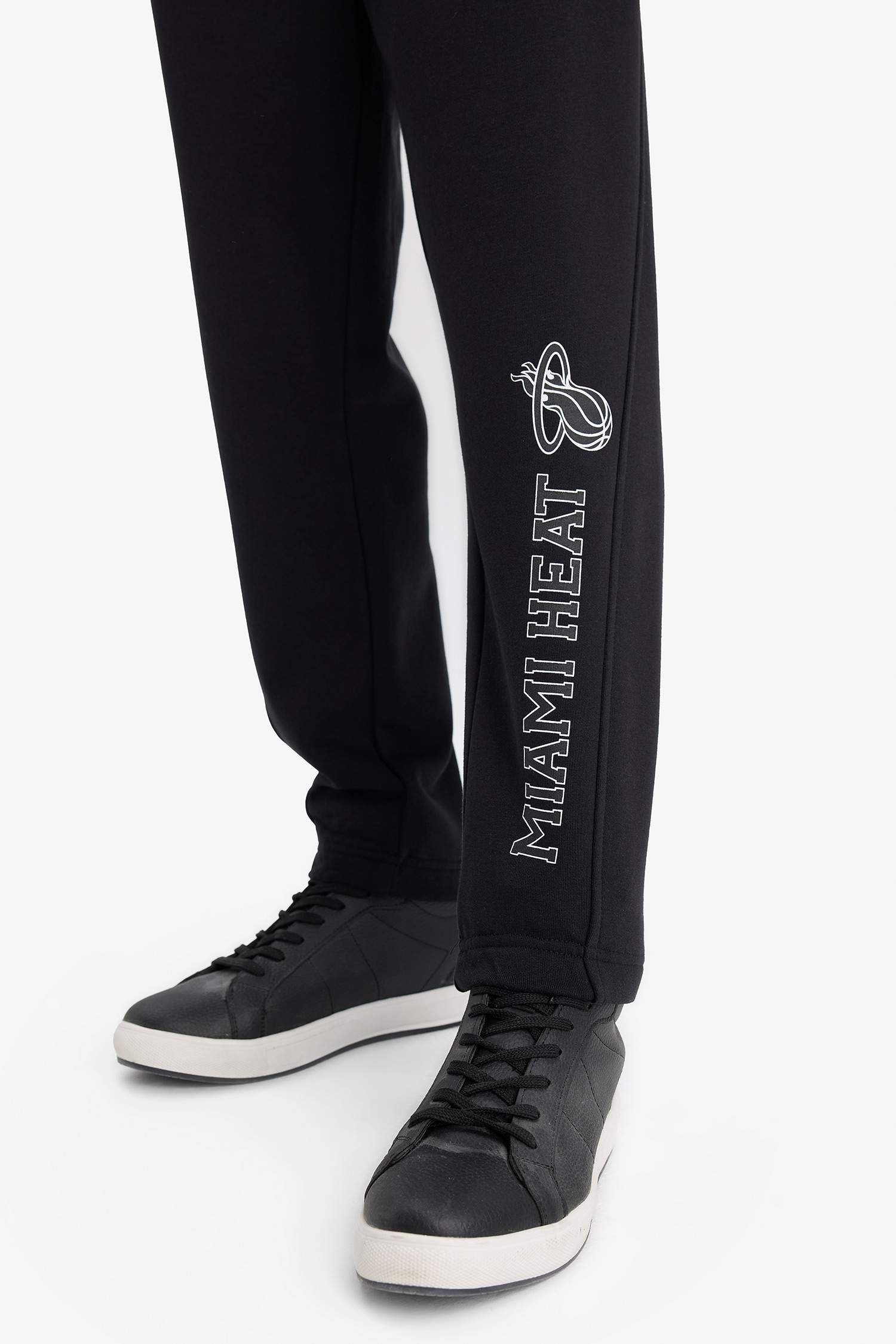 DeFactoFit NBA Miami Heat Kalın Jogger Eşofman Altı Standart Fit Cepli Esnek Bantlı Paça