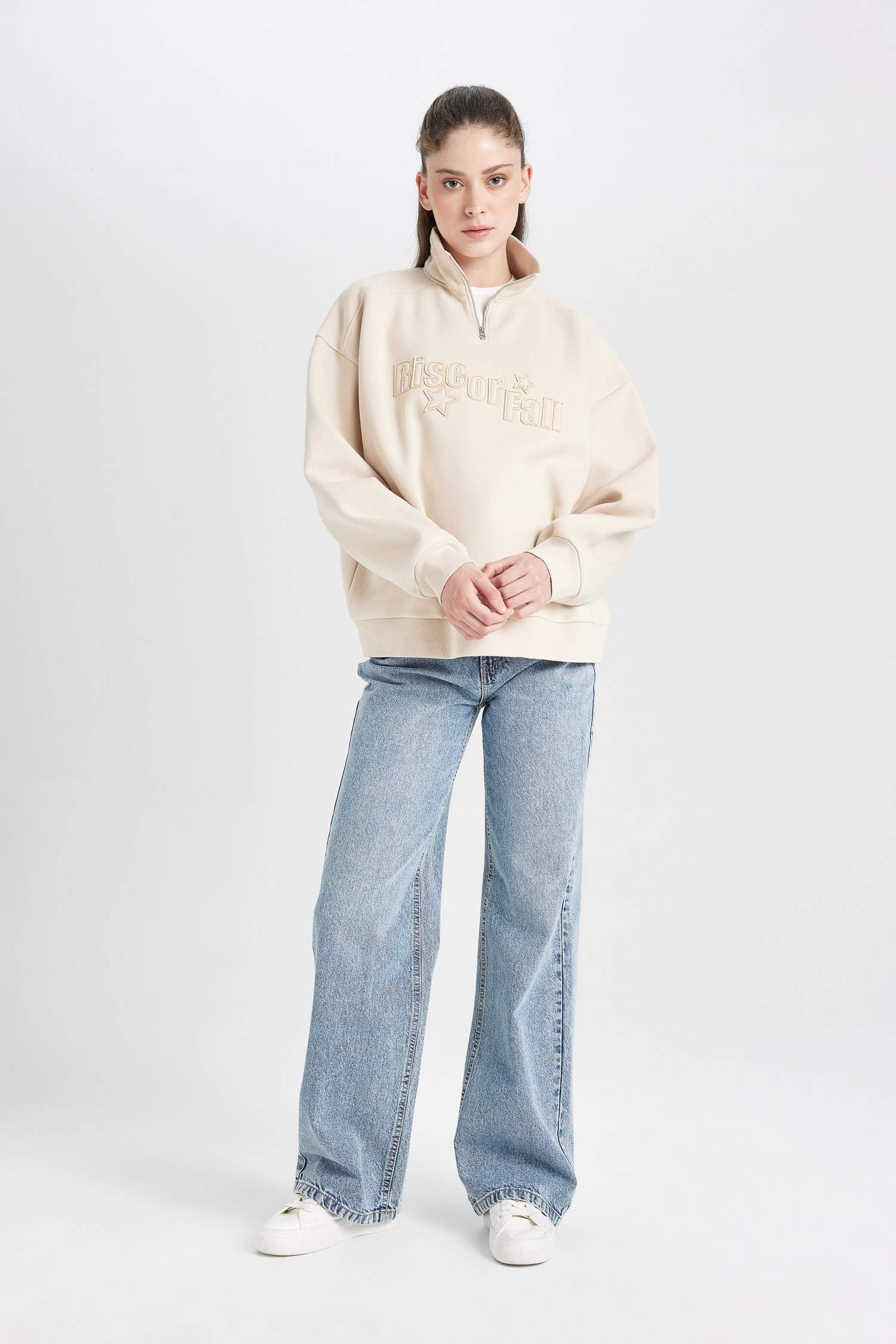 سويت شيرت قصة فضفاضة بساق بسحاب