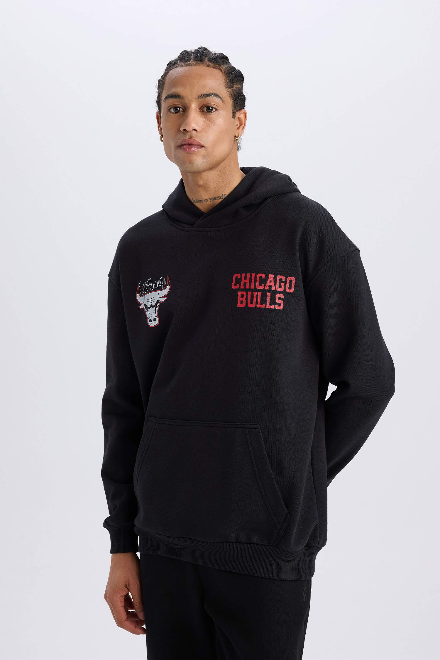 DeFactoFit NBA Chicago Bulls Boxy Fit Kapüşonlu Sırt Baskıllı Kalın Sweatshirt