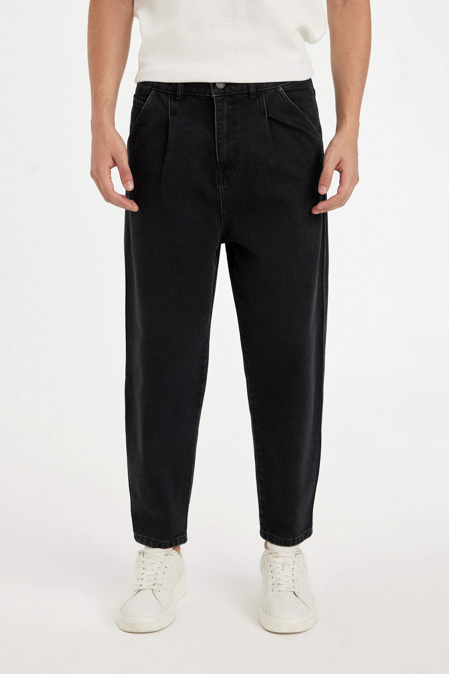Black Man Balloon Fit Trousers 3170207 | DeFacto