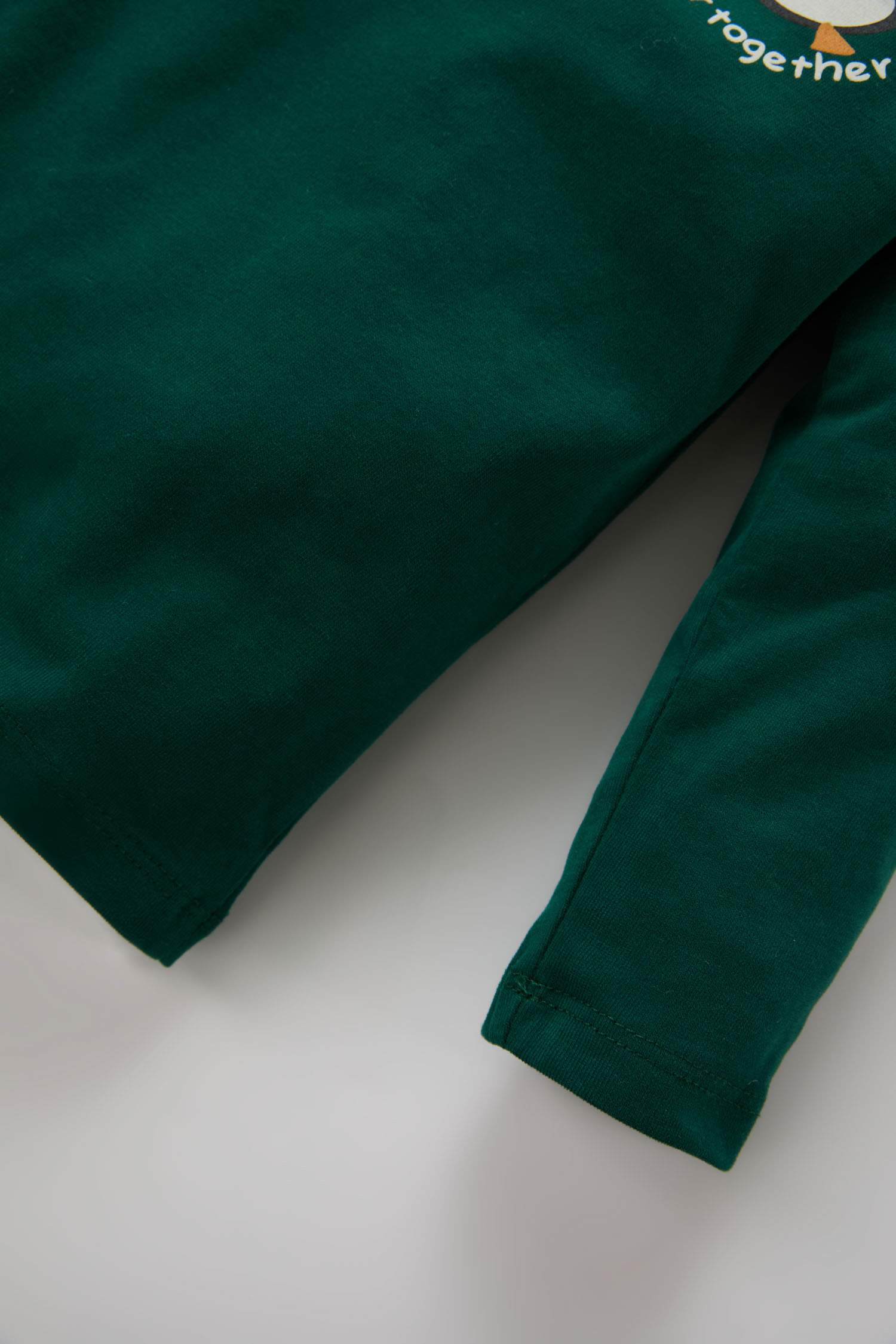 تيشيرت بيبي كم طويل قصة عادية بياقة مستديرة