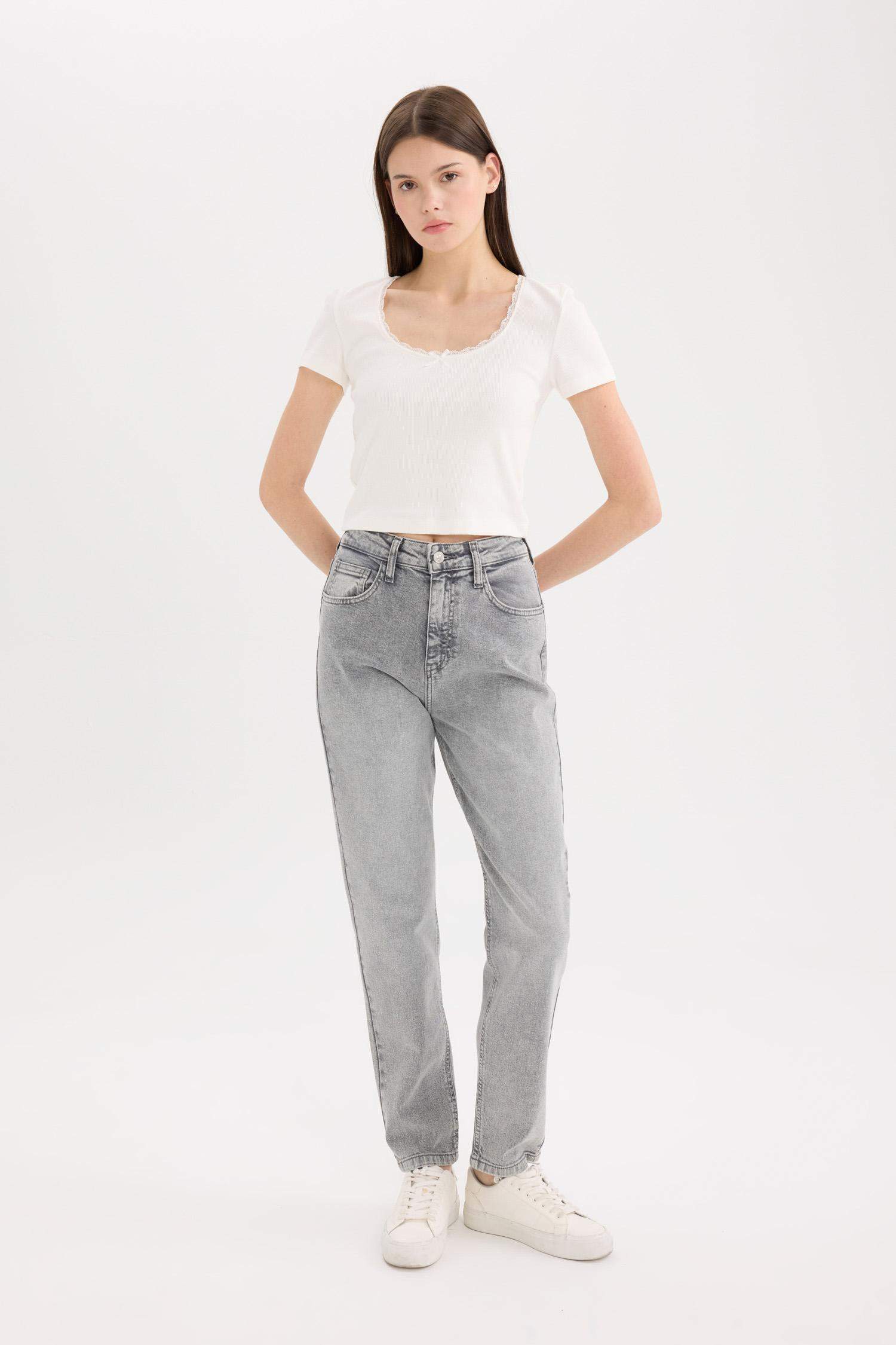 Комфортные джинсы Mom с нормальной талией, укороченные