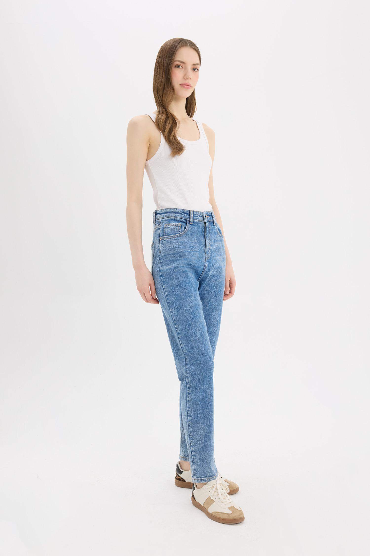 سروال جينز موم فيت مريح بخصر عادي