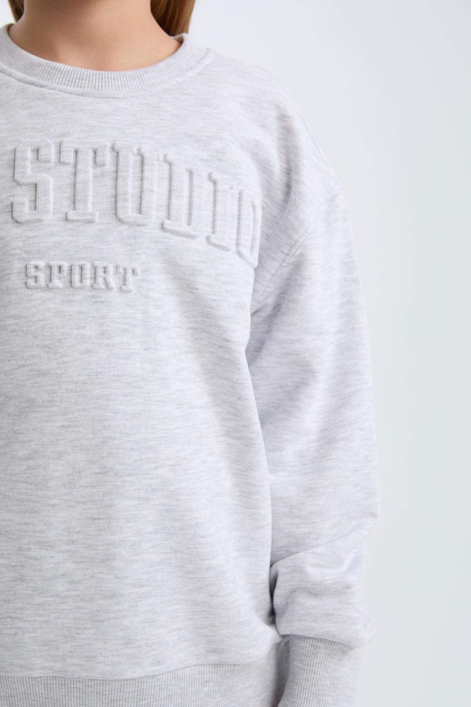 سويت شيرت بناتي بطبعة شعار قصة عادية بياخة مستديرة