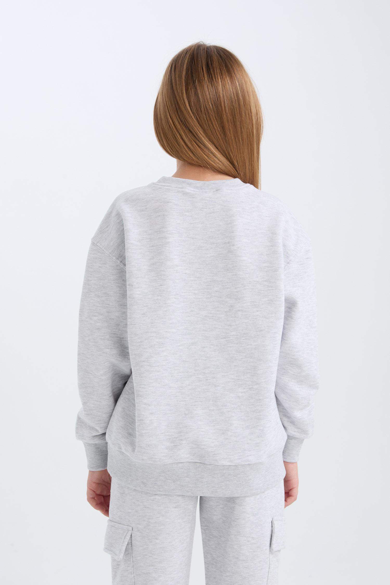 سويت شيرت بناتي بطبعة شعار قصة عادية بياخة مستديرة