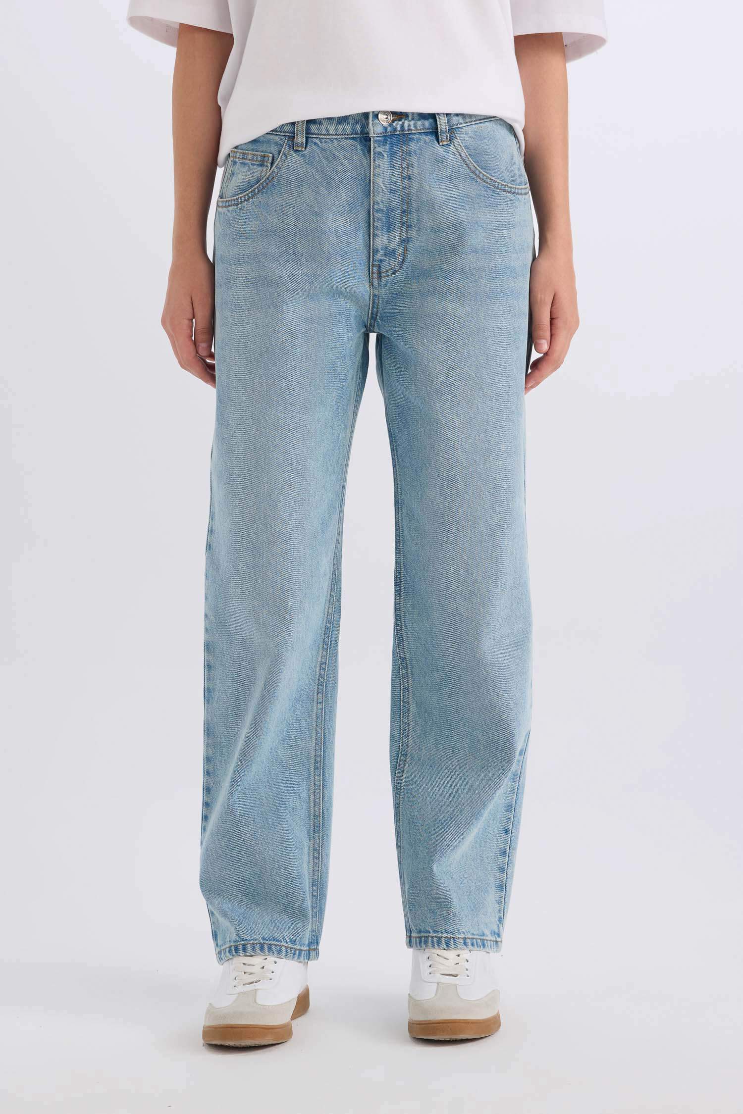 سروال جينز بوي فريند بخصر عالي