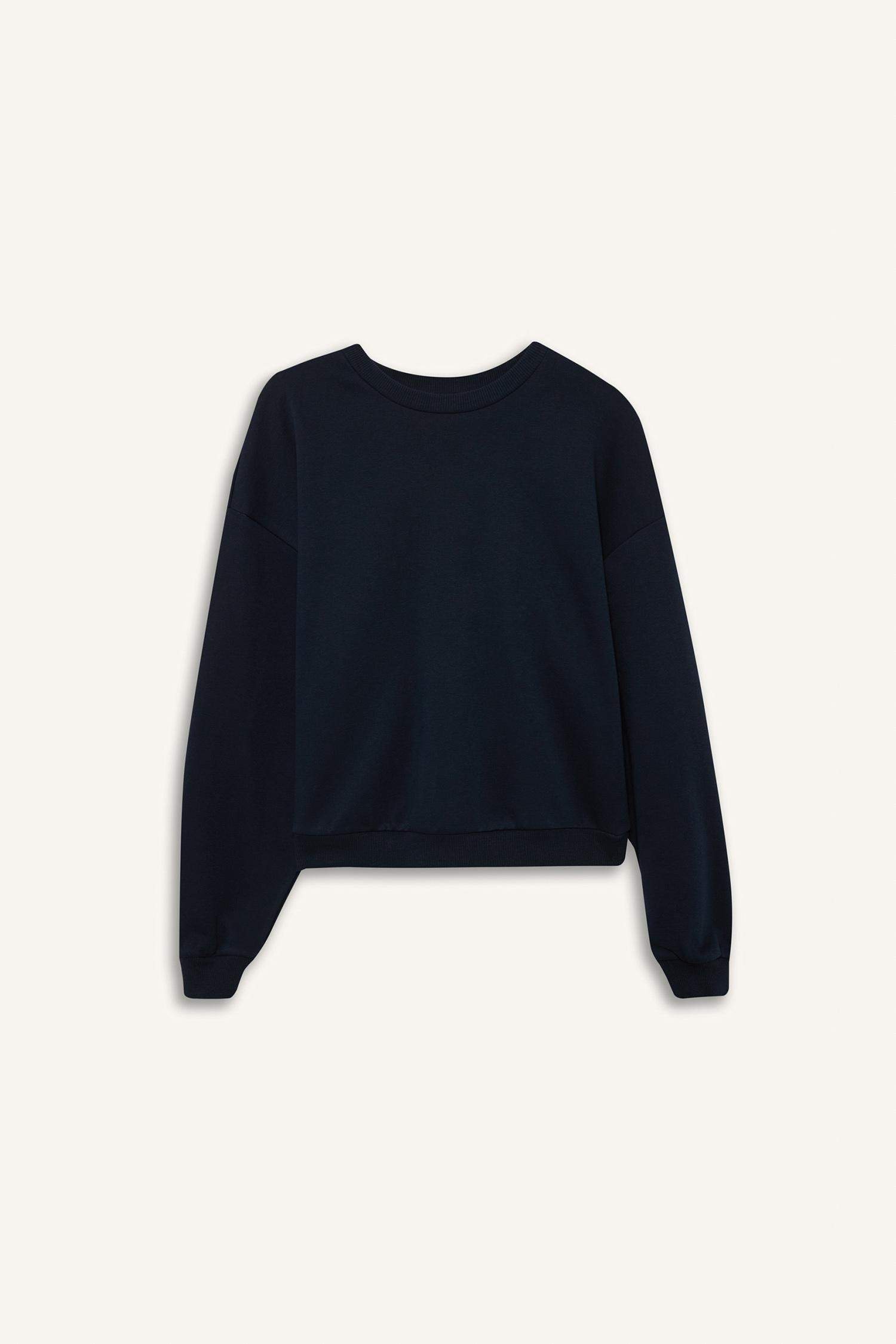 سويت شيرت سادة تقيل قصة عادية بياخة مستديرة