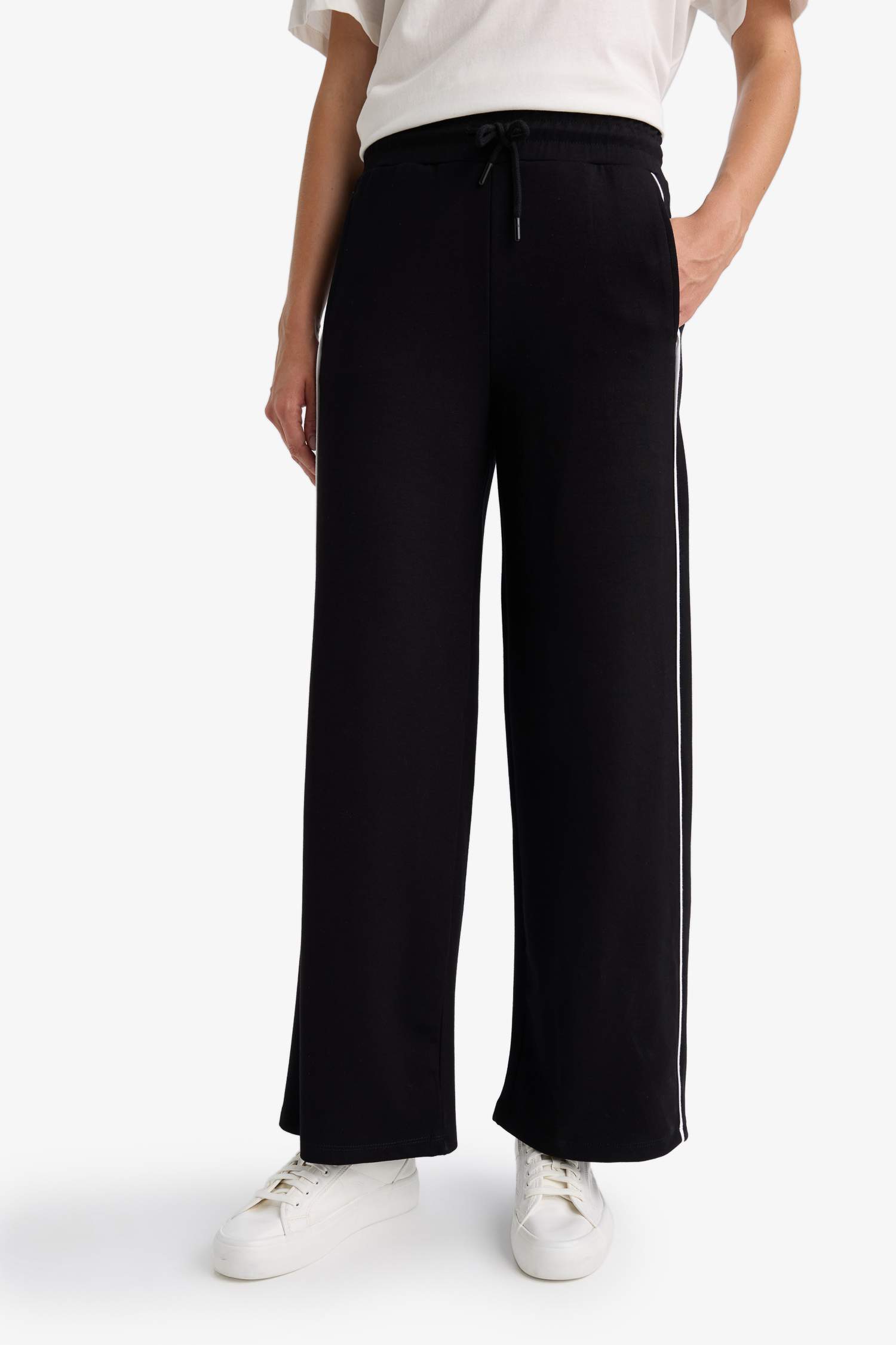 بنطلون سويت بانتس قصة مستقيمة برجل عادية