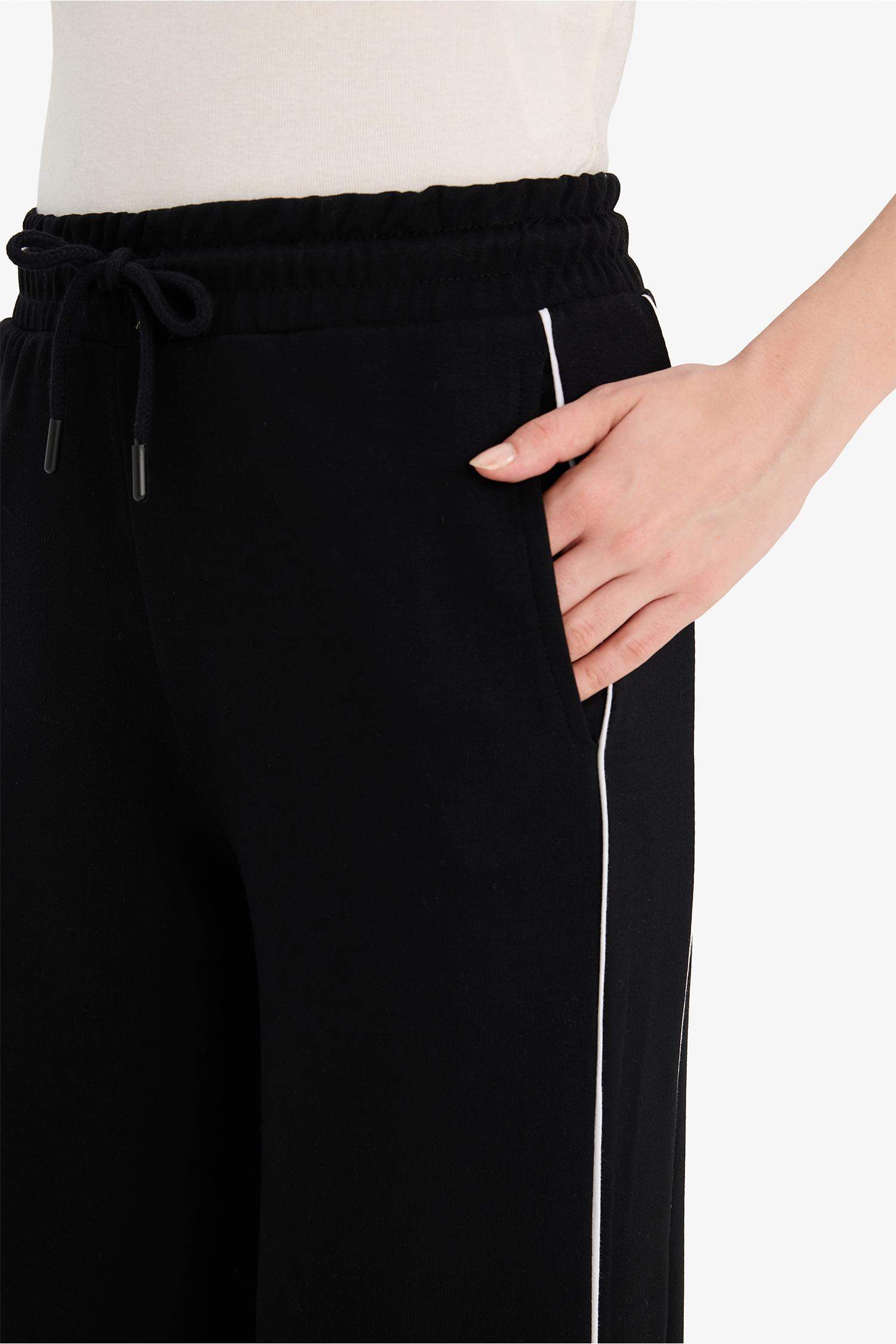 بنطرون قصة مستقيمة برجل عادي